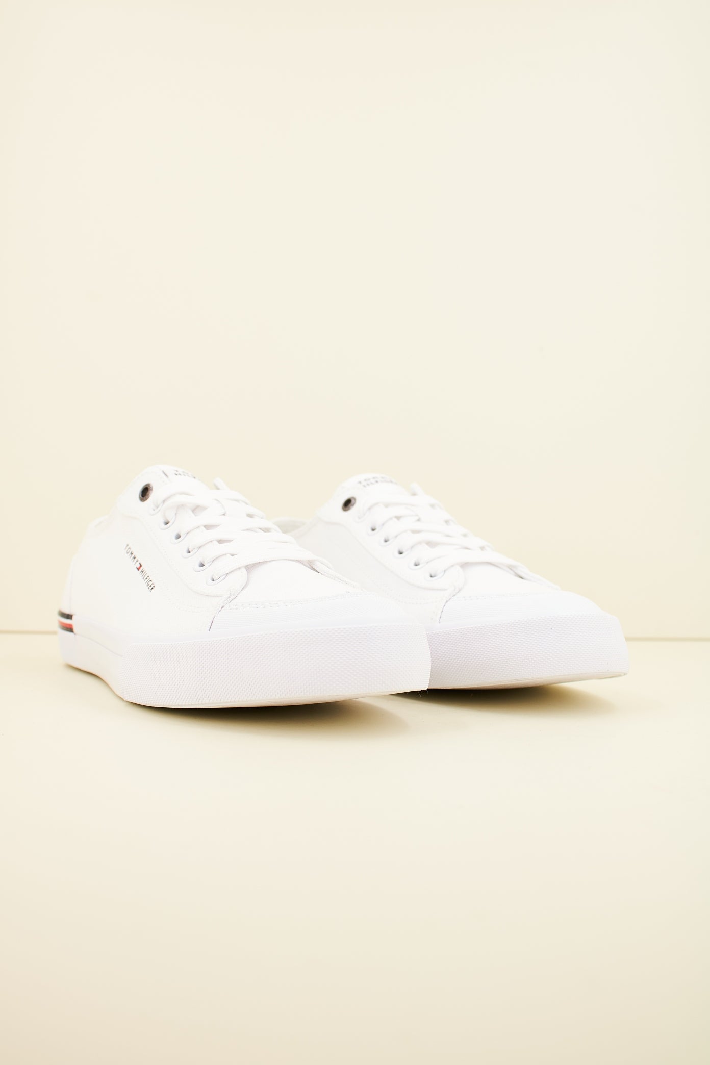 TOMMY HILFIGER CORPORATE VULC CANVAS en color BLANCO (2)