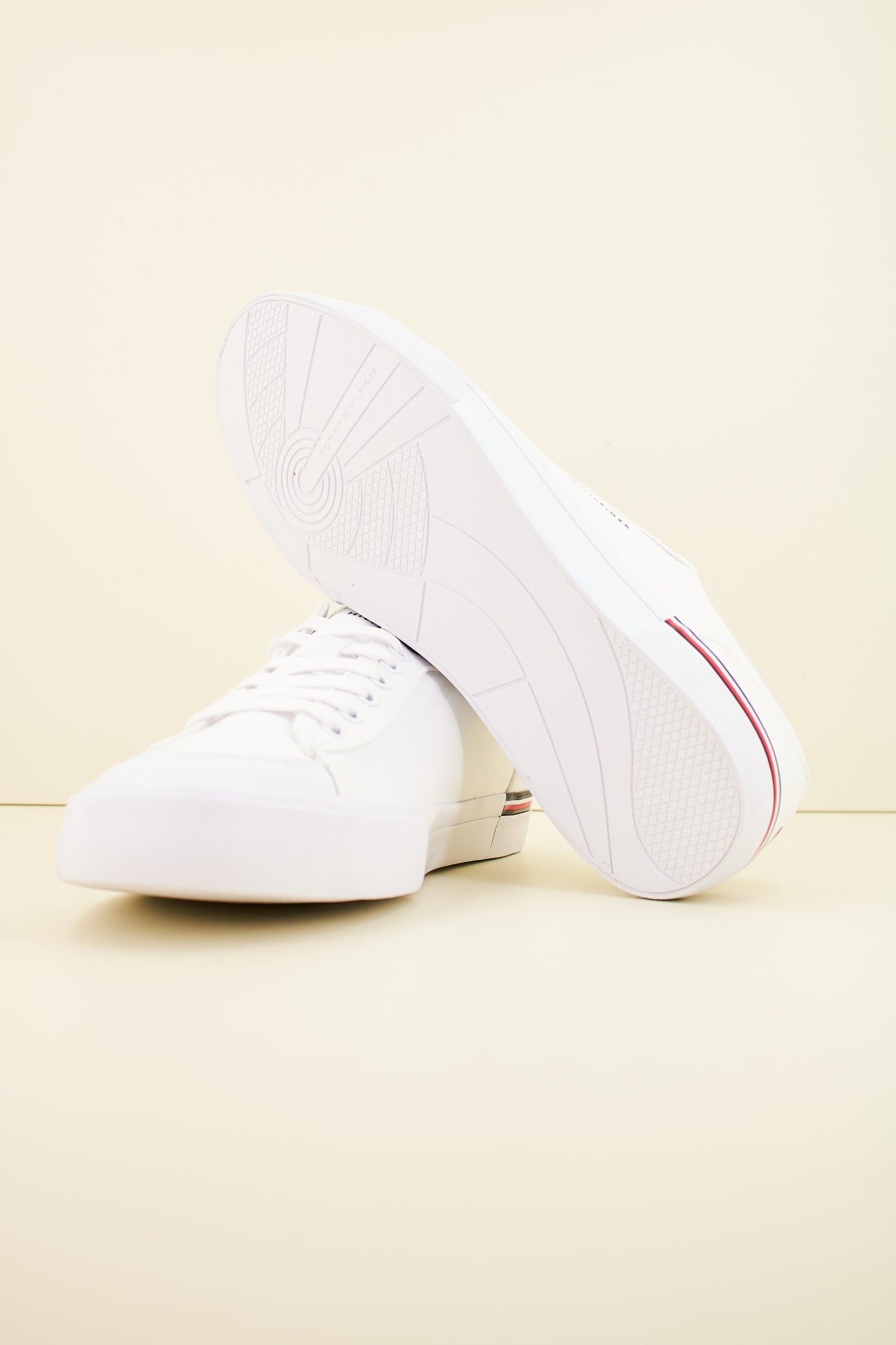 TOMMY HILFIGER CORPORATE VULC CANVAS en color BLANCO (4)