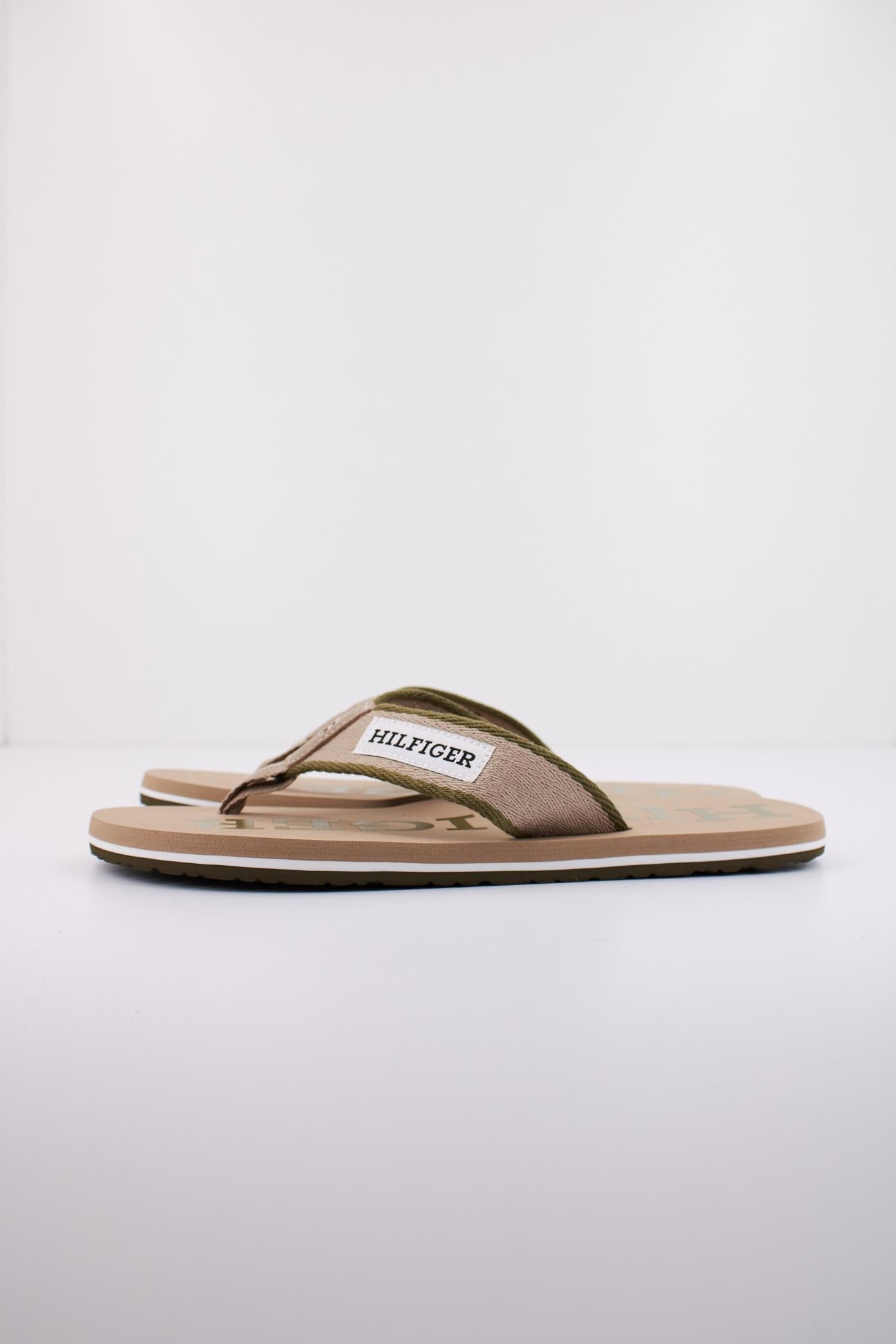 TOMMY HILFIGER PATCH HILFIGER BEACH SAN en color BEIS (1)