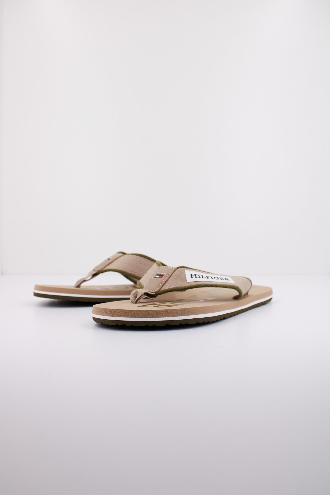 TOMMY HILFIGER PATCH HILFIGER BEACH SAN en color BEIS (2)