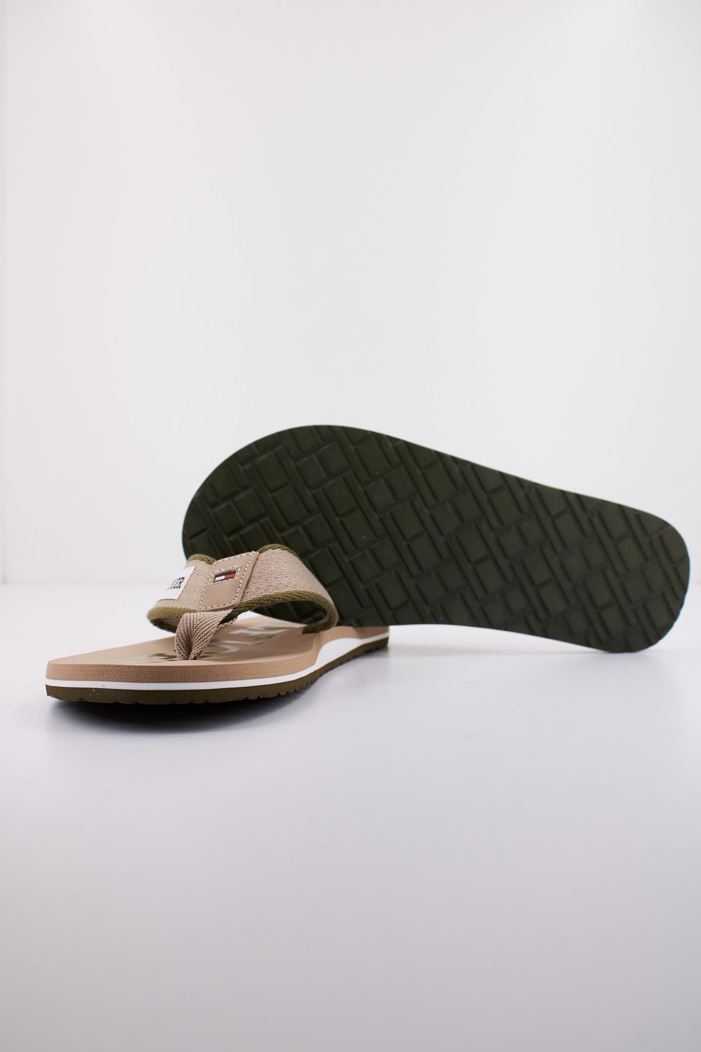 TOMMY HILFIGER PATCH HILFIGER BEACH SAN en color BEIS (4)