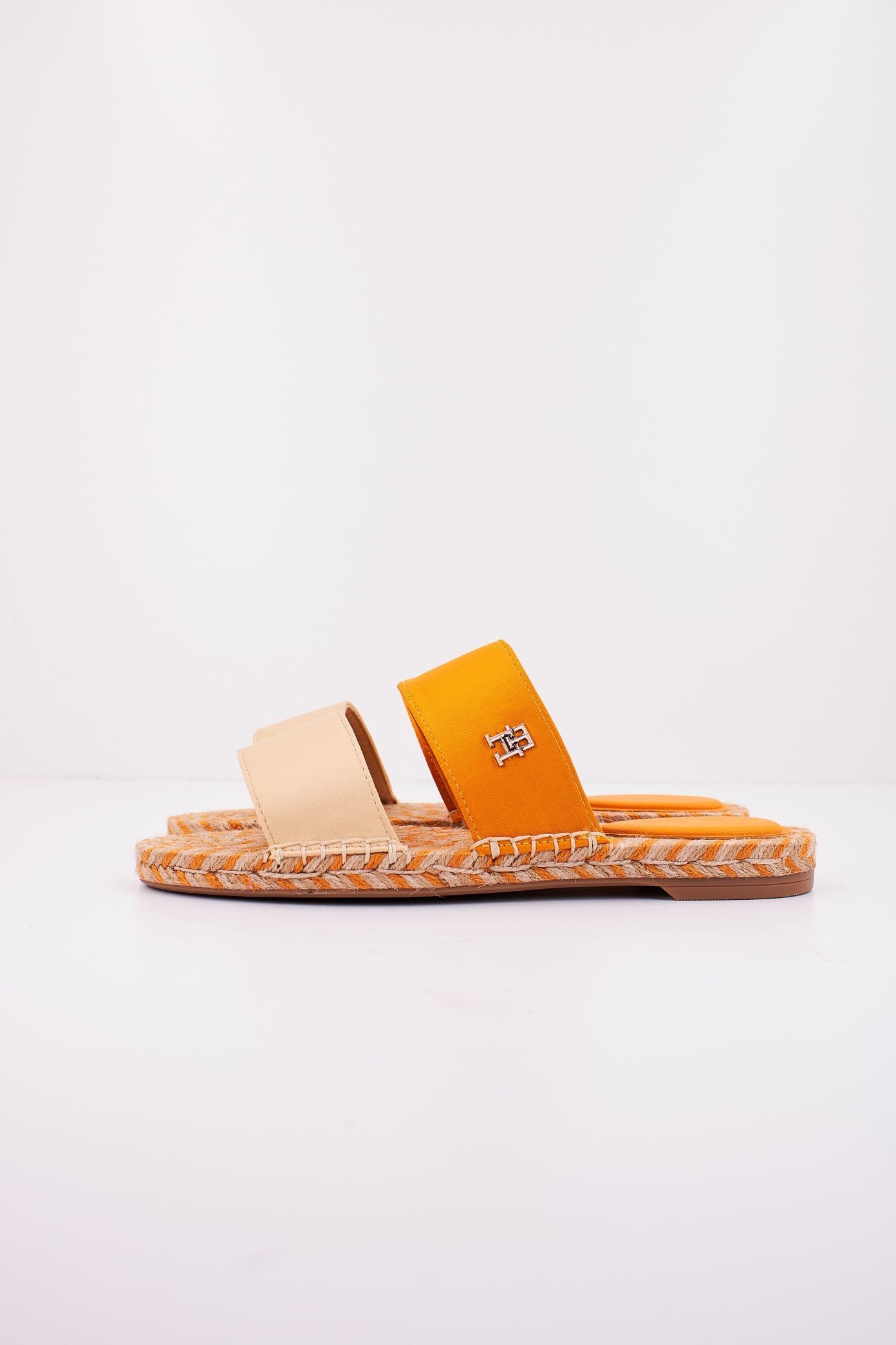 TOMMY HILFIGER TH SATIN FLAT ESPADRILLE en color NARANJA (1)