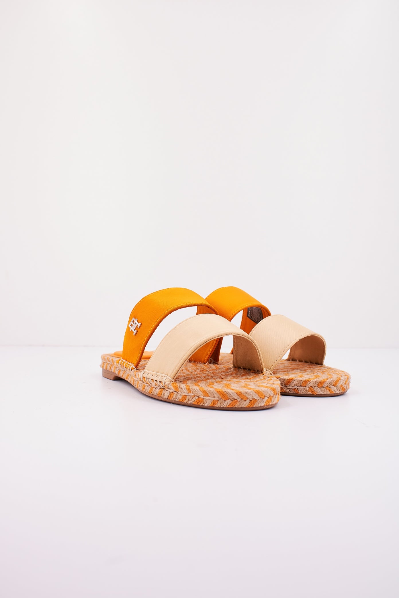 TOMMY HILFIGER TH SATIN FLAT ESPADRILLE en color NARANJA (2)