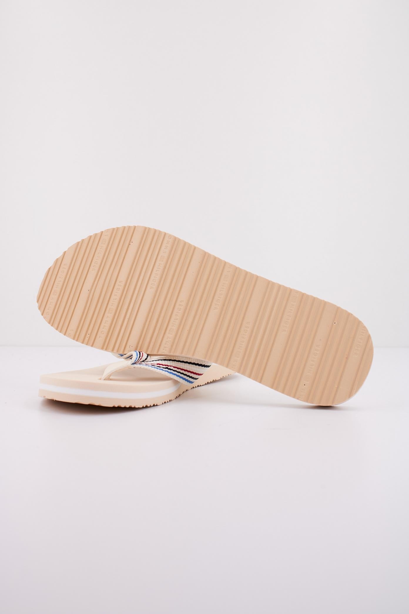 TOMMY HILFIGER TH STRIPES BEACH SANDAL en color BEIS (4)