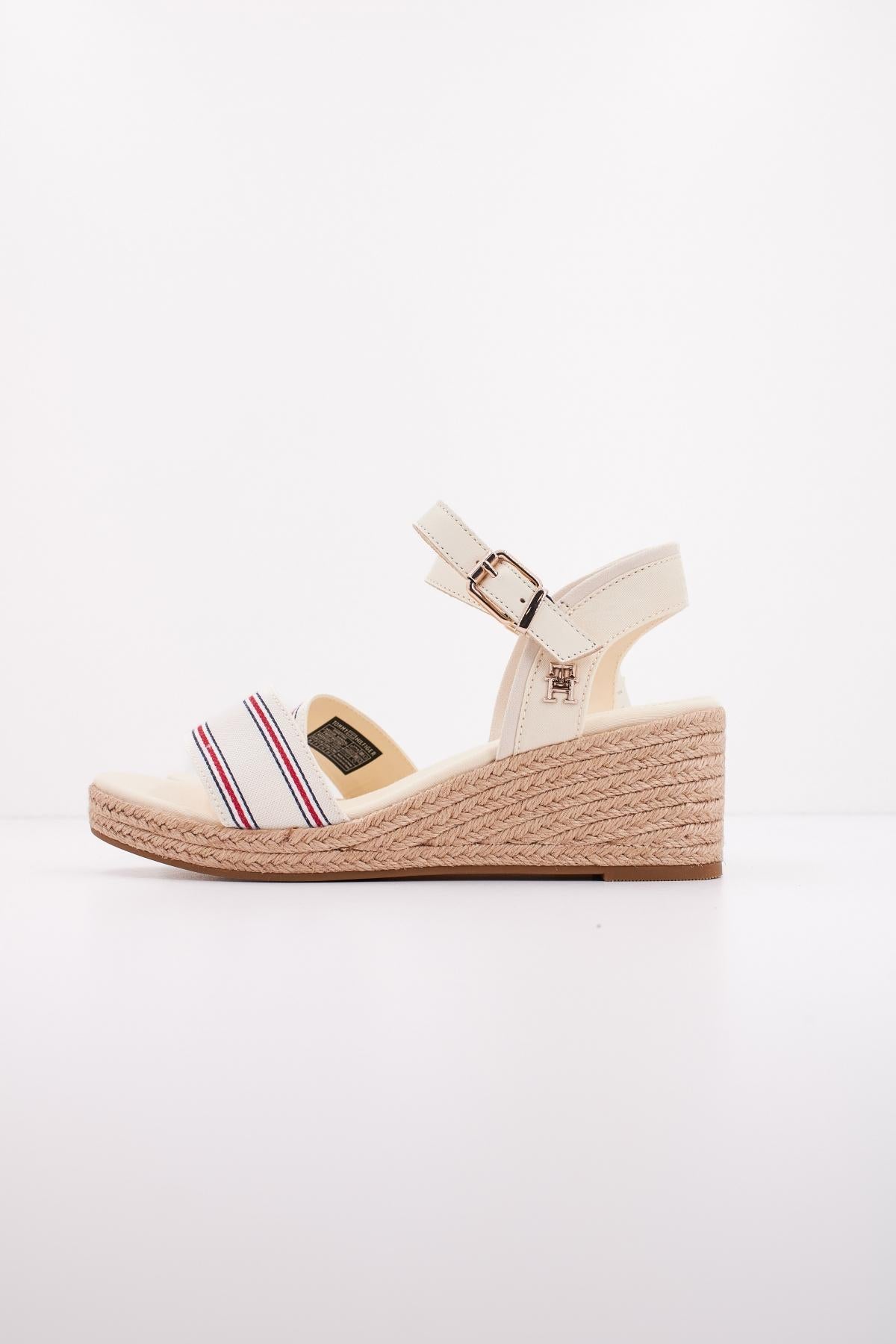 TOMMY HILFIGER SHIRTING WEDGE SANDAL en color BLANCO (1)