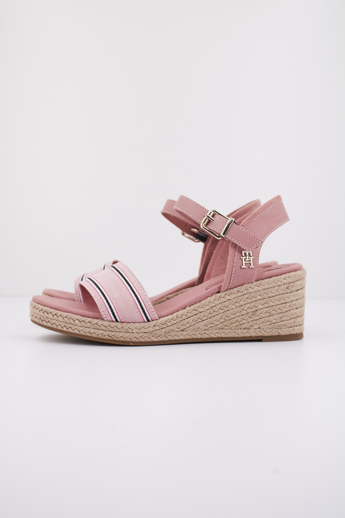 TOMMY HILFIGER SHIRTING WEDGE SANDAL en color ROSA (1)