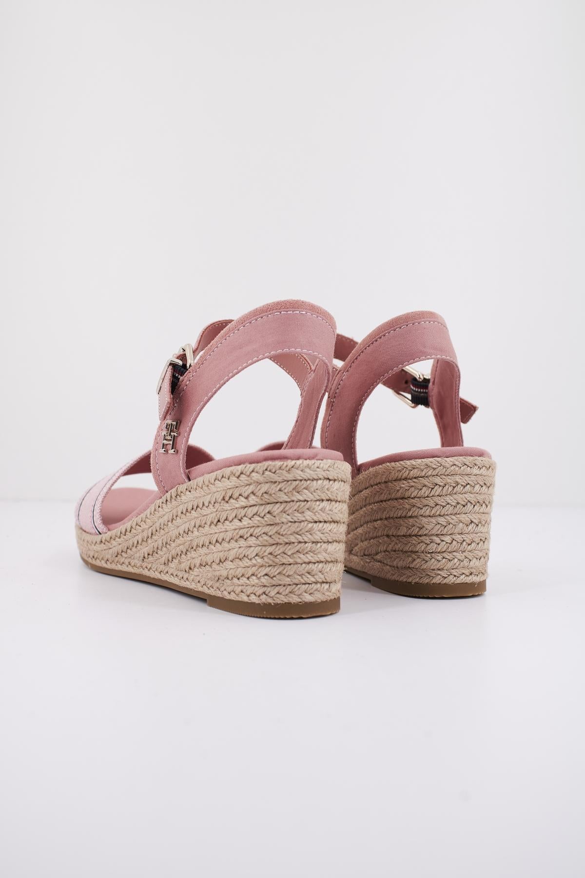TOMMY HILFIGER SHIRTING WEDGE SANDAL en color ROSA (3)