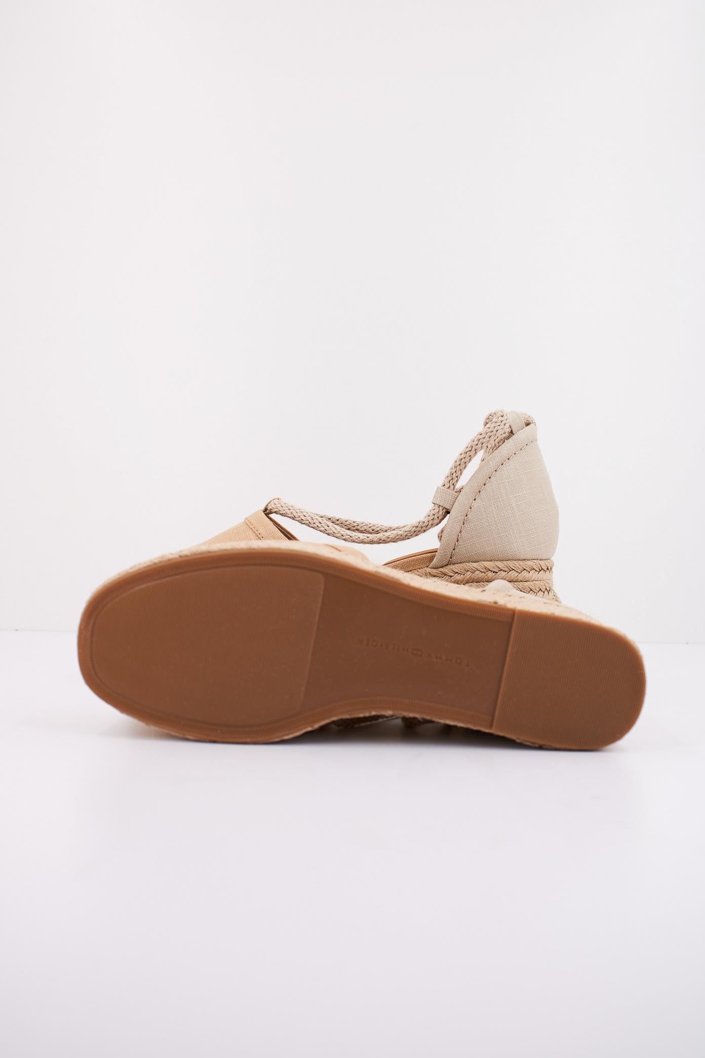 TOMMY HILFIGER CLOSED TOE LINEN FLATFOR en color MARRON CLARO (5)