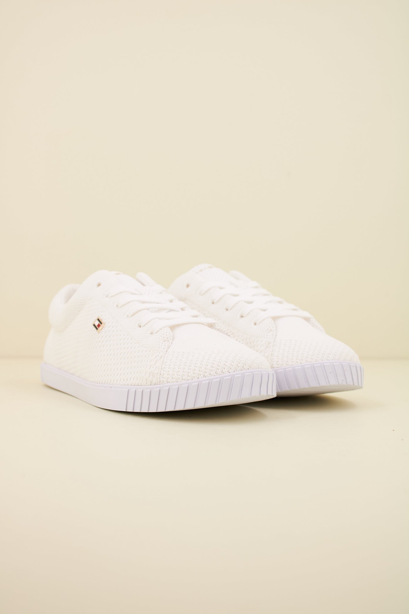 TOMMY HILFIGER FLAG LACE UP SNEAKER KNI en color BLANCO (2)