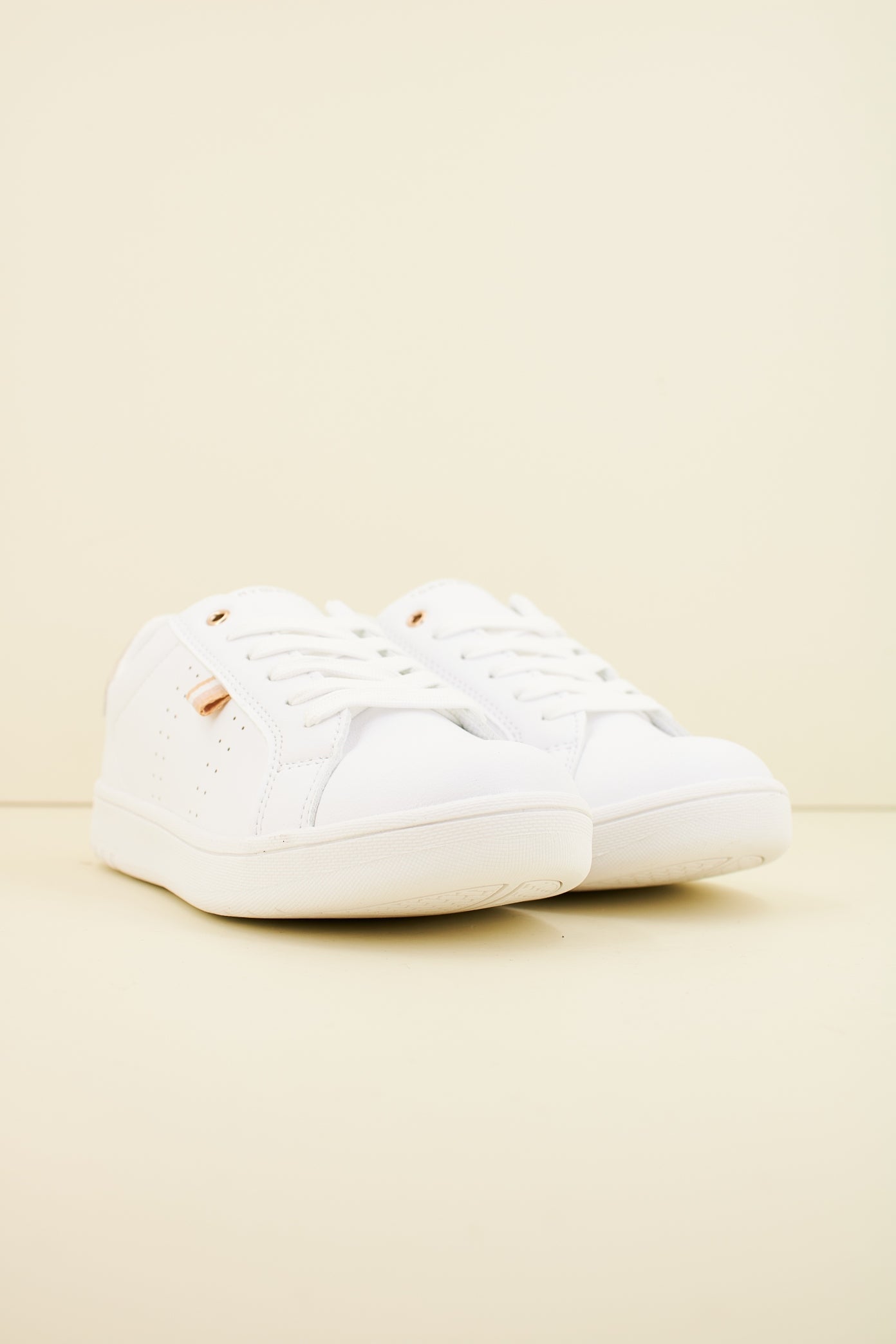 TOMMY HILFIGER SNEAKER BASSA ALLACCIATA en color BLANCO (2)
