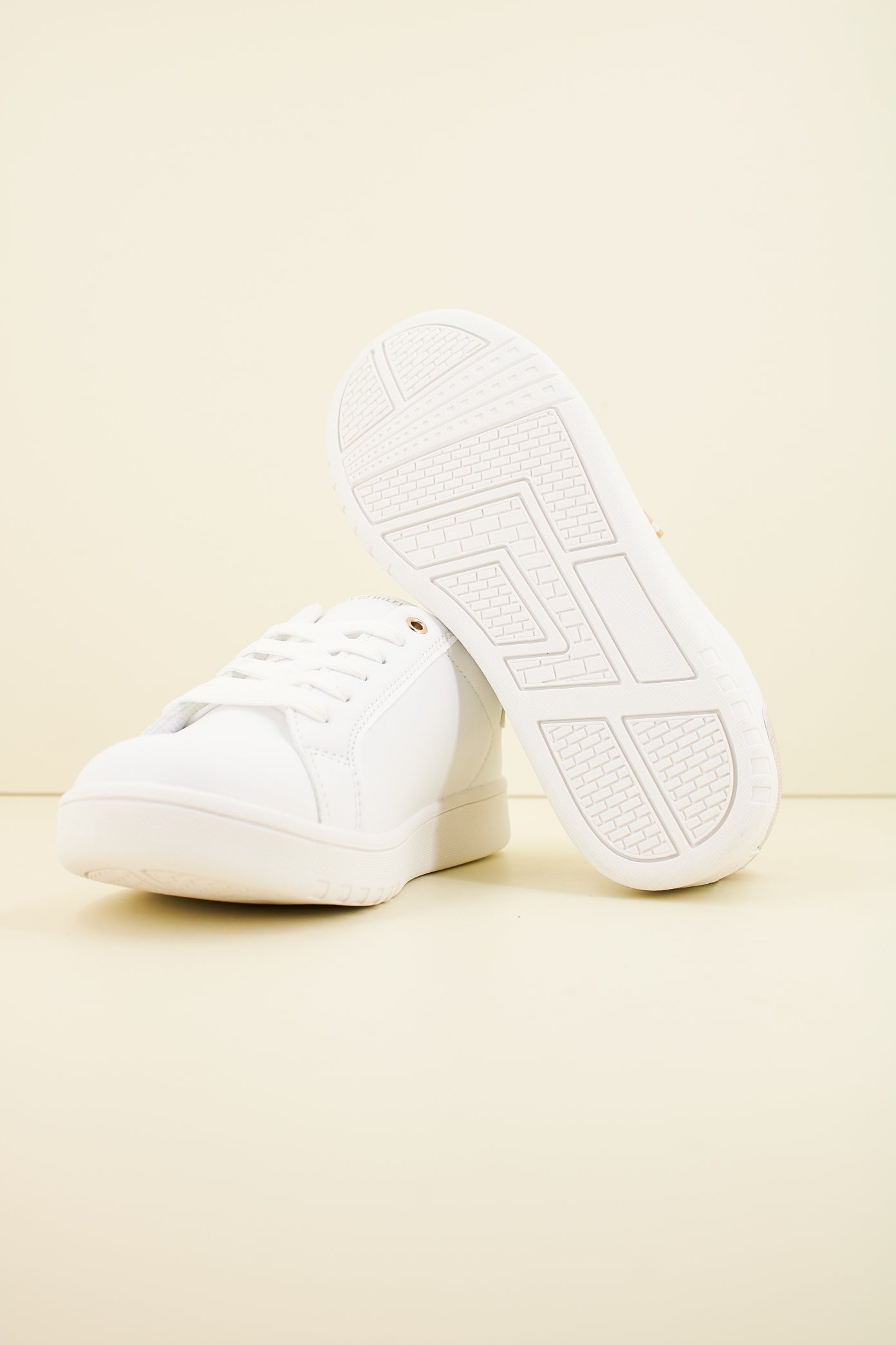 TOMMY HILFIGER SNEAKER BASSA ALLACCIATA en color BLANCO (4)
