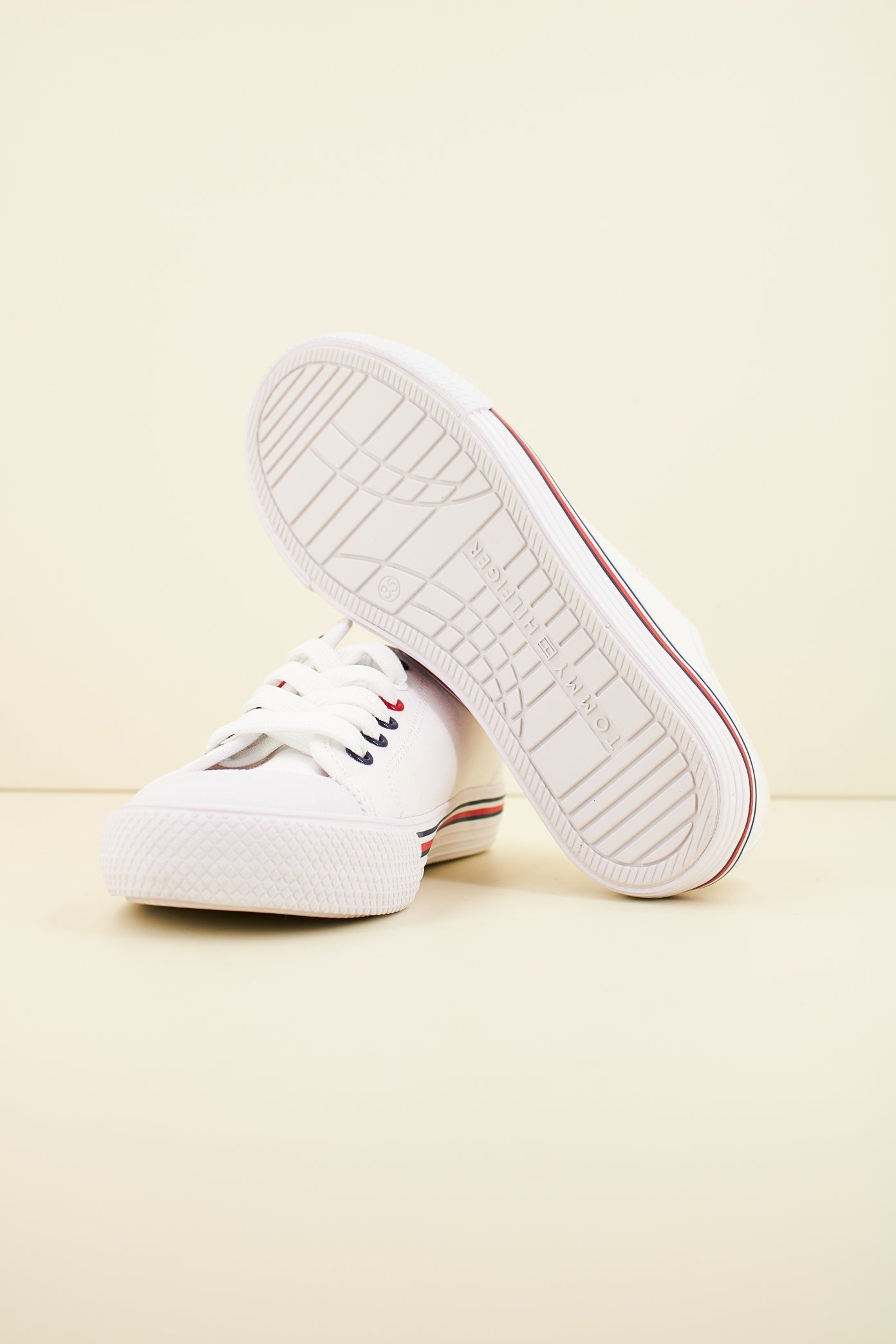 TOMMY HILFIGER SNEAKER BASSA ALLACCIATA en color BLANCO (4)
