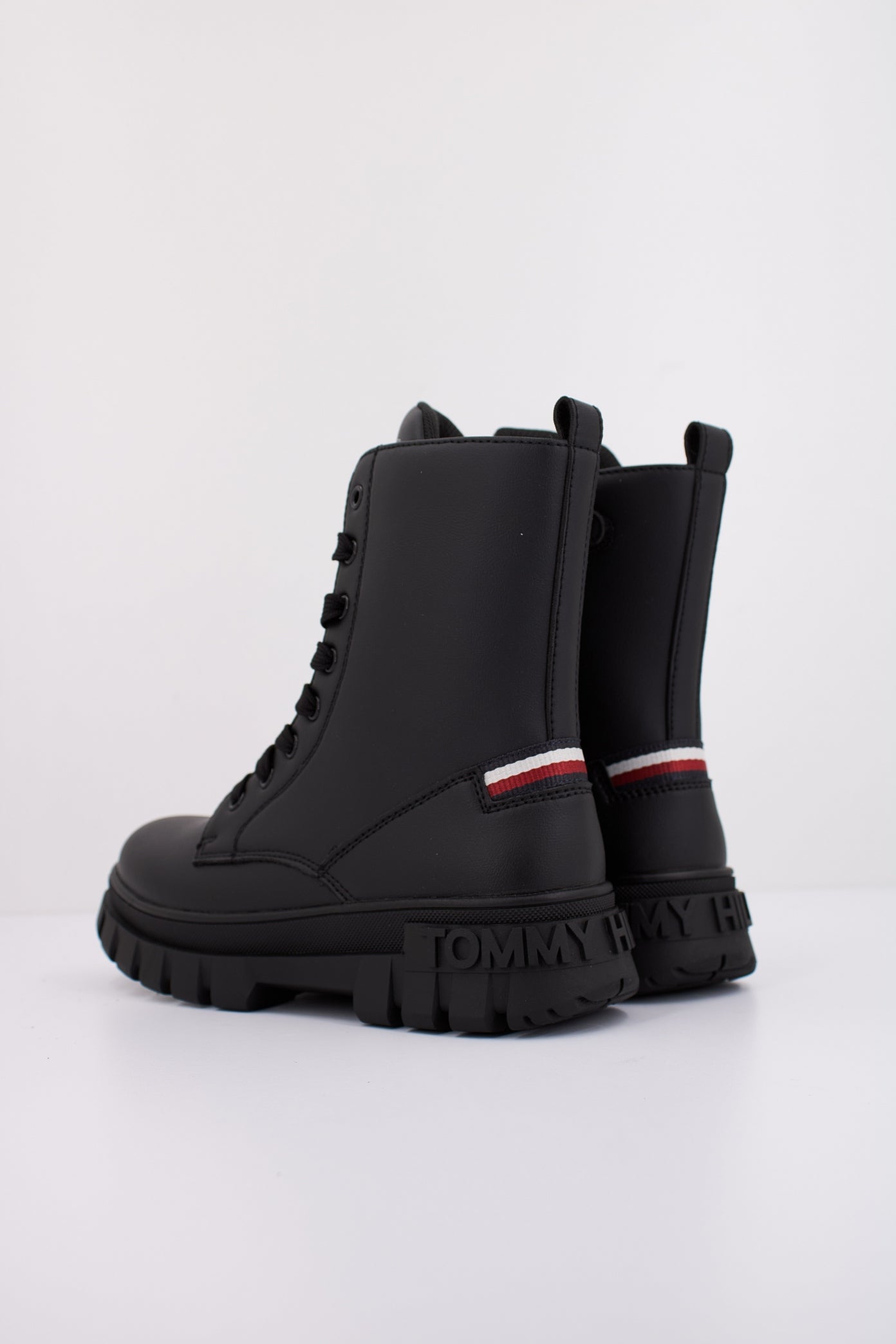 TOMMY HILFIGER LACE-UP BOOTIE en color NEGRO (4)