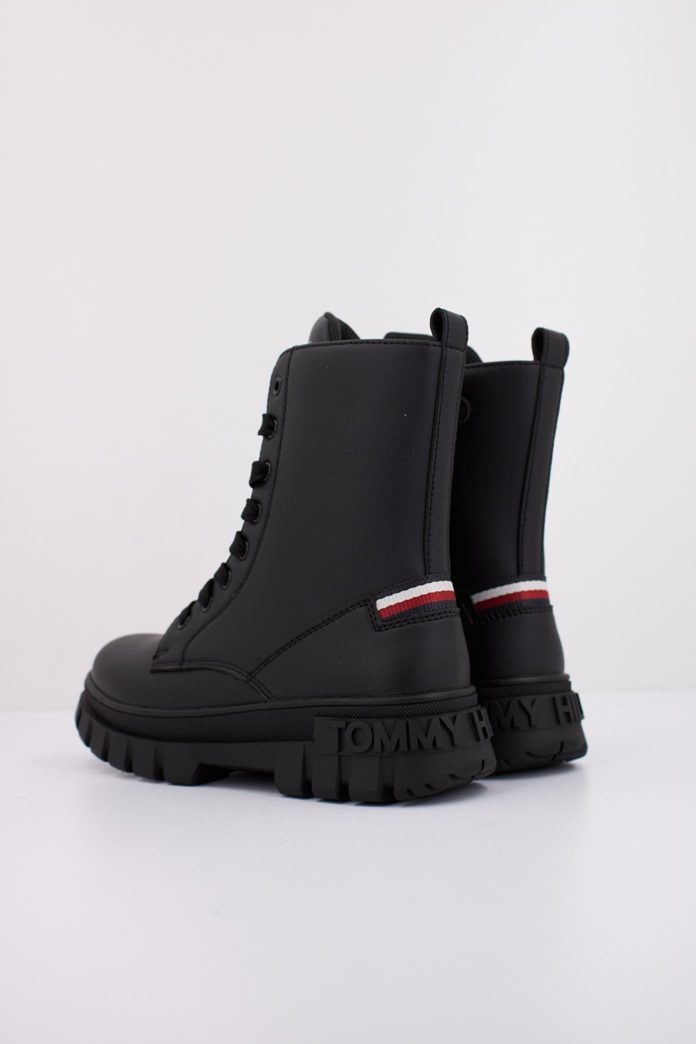 TOMMY HILFIGER LACE-UP BOOTIE en color NEGRO (4)