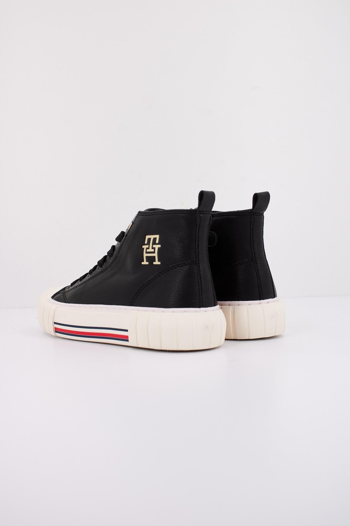 TOMMY HILFIGER HIGH TOP LACE-UP SNEAKER en color NEGRO (4)