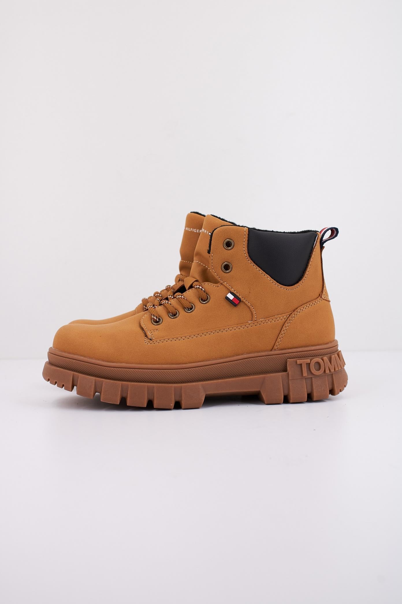 TOMMY HILFIGER LACE-UP BOOTIE en color MARRON (1)