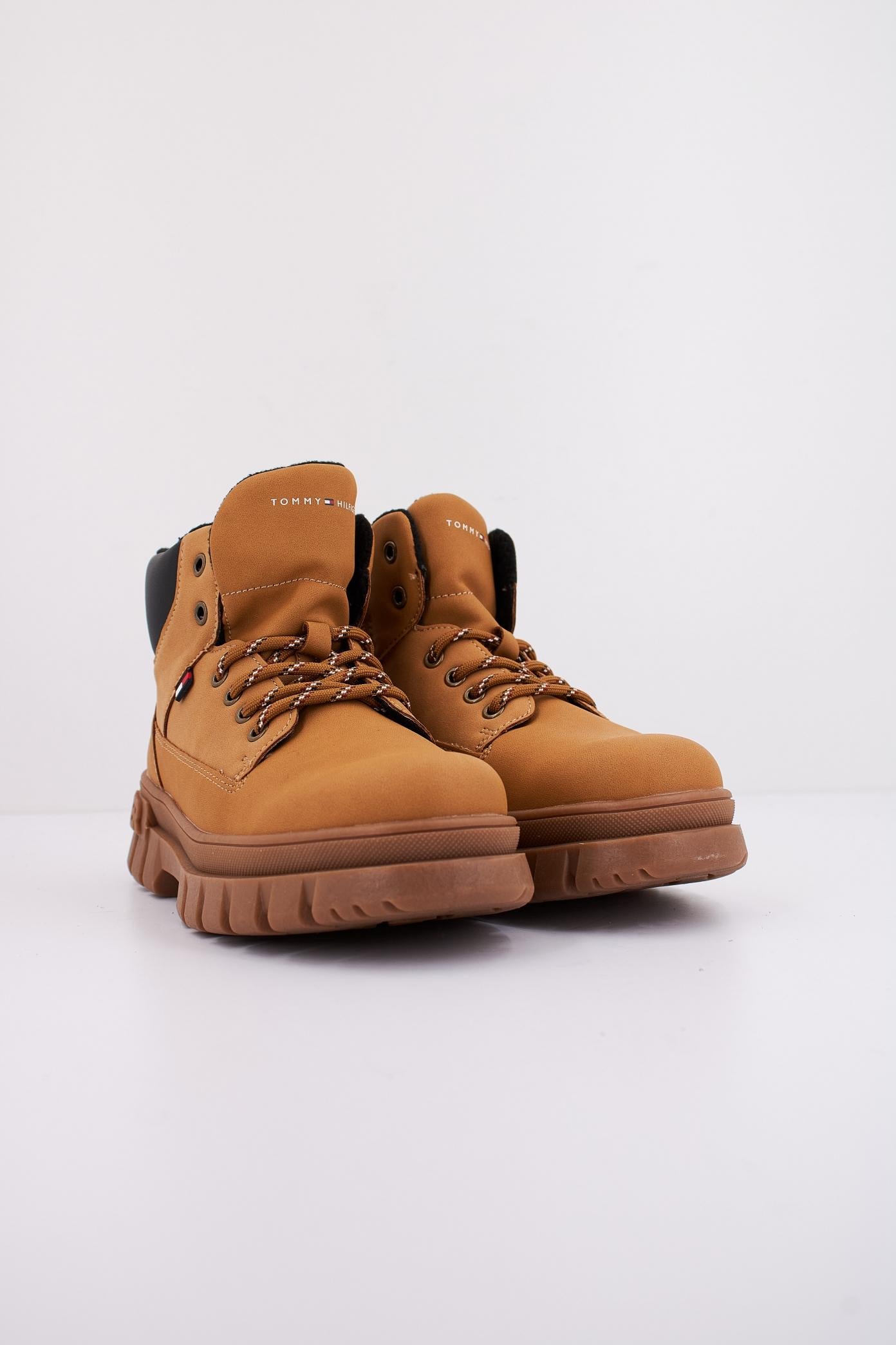 TOMMY HILFIGER LACE-UP BOOTIE en color MARRON (2)