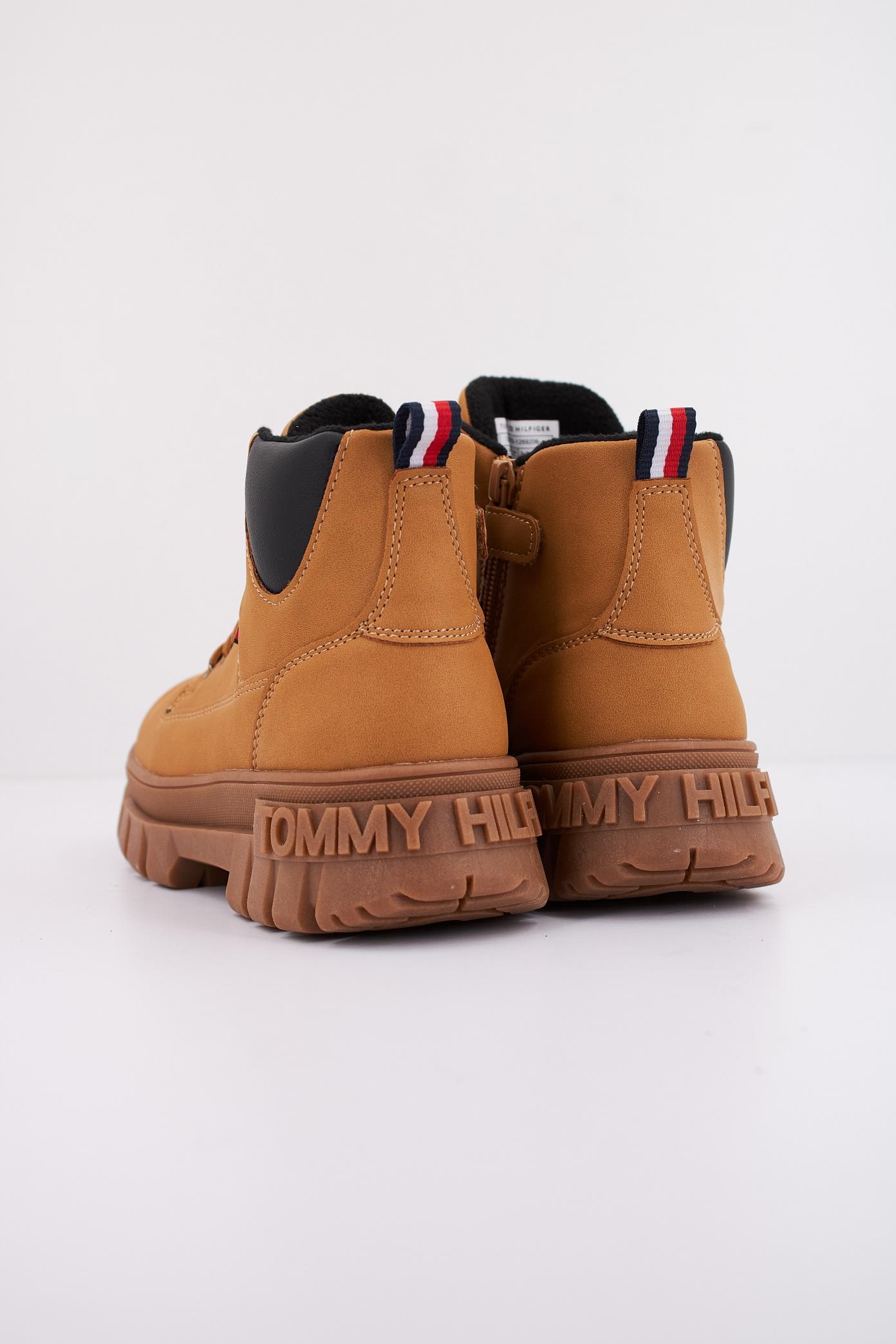 TOMMY HILFIGER LACE-UP BOOTIE en color MARRON (4)