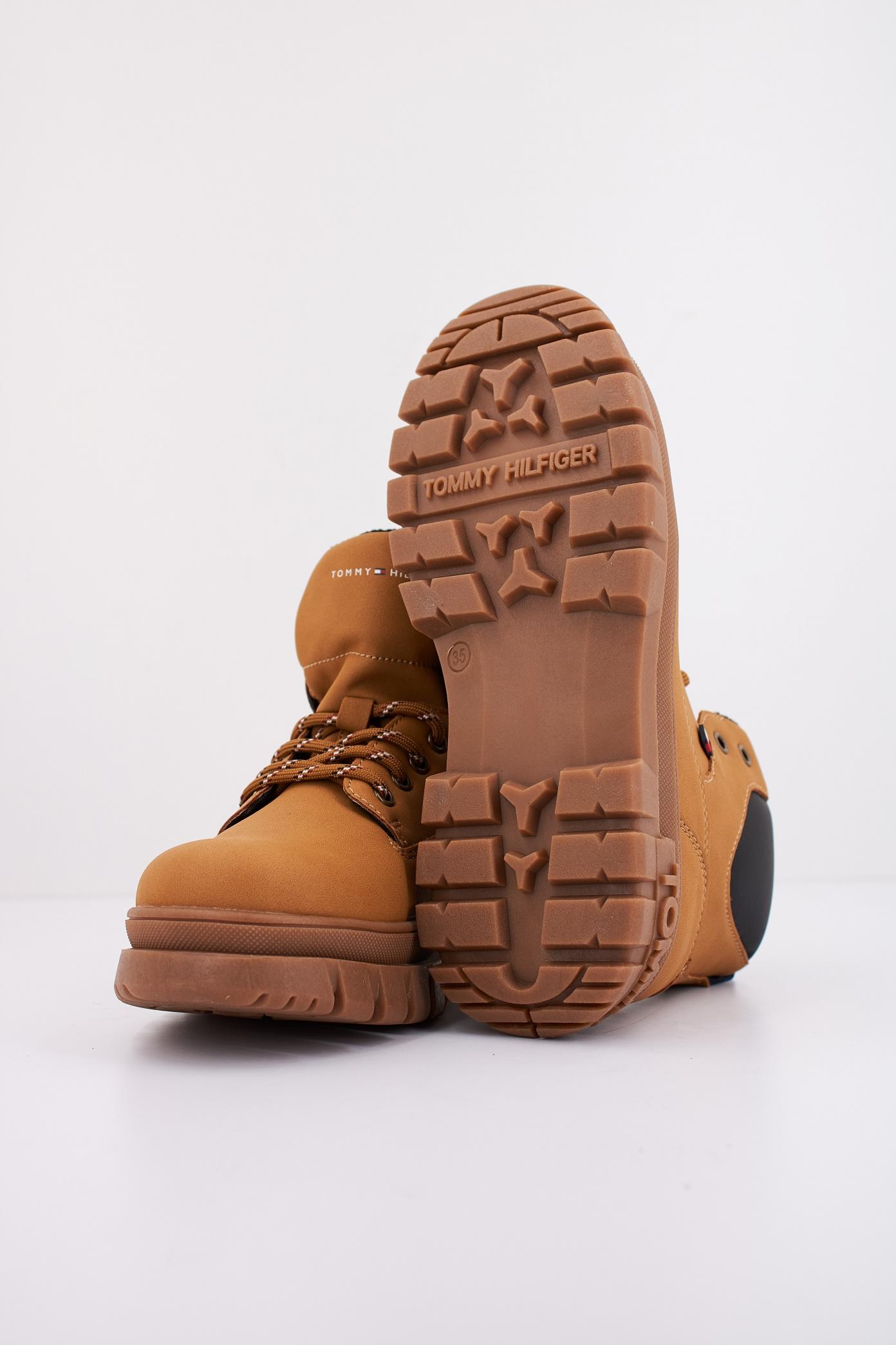 TOMMY HILFIGER LACE-UP BOOTIE en color MARRON (5)