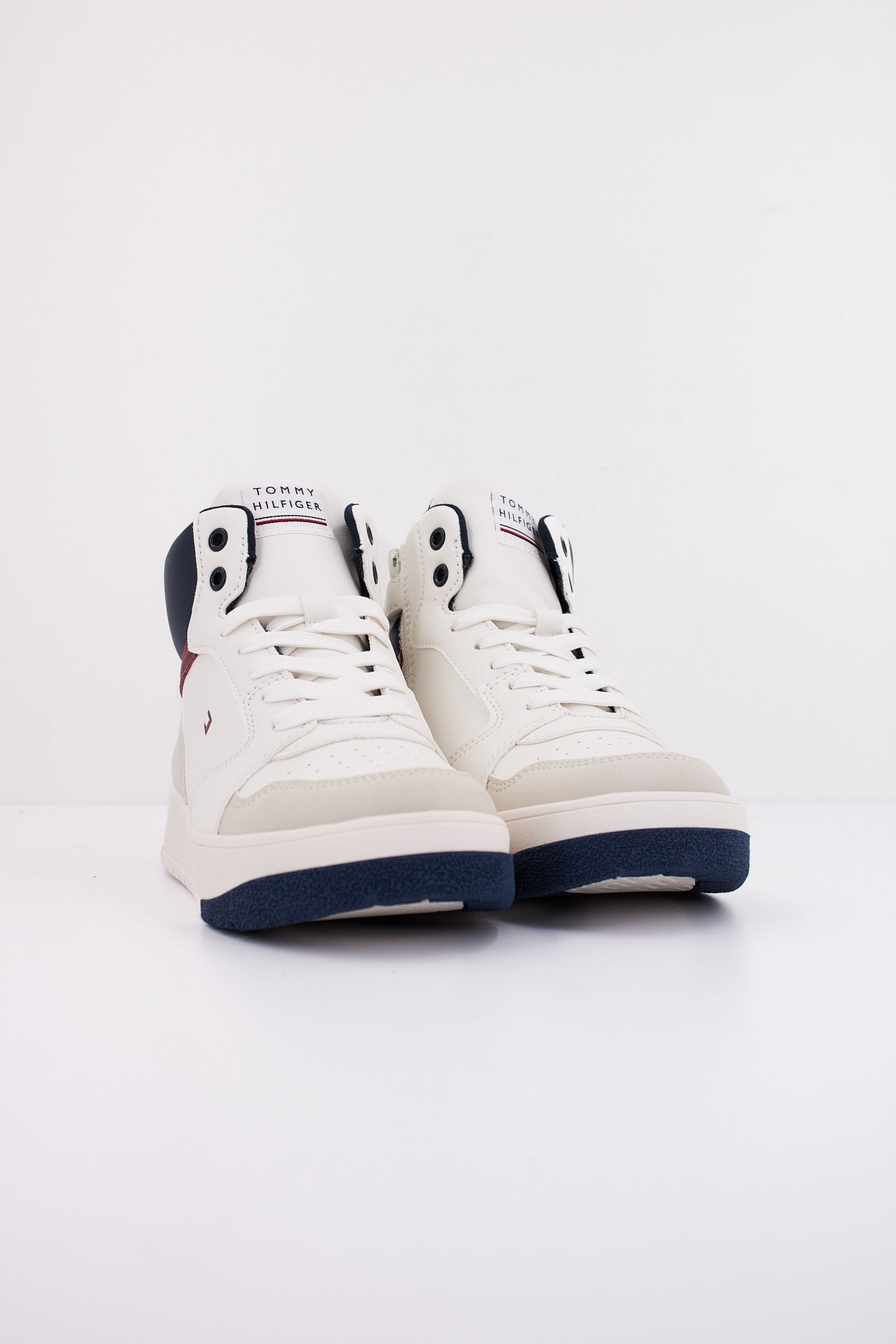 TOMMY HILFIGER MID CUT LACE-UP SNEAKER en color BLANCO (2)