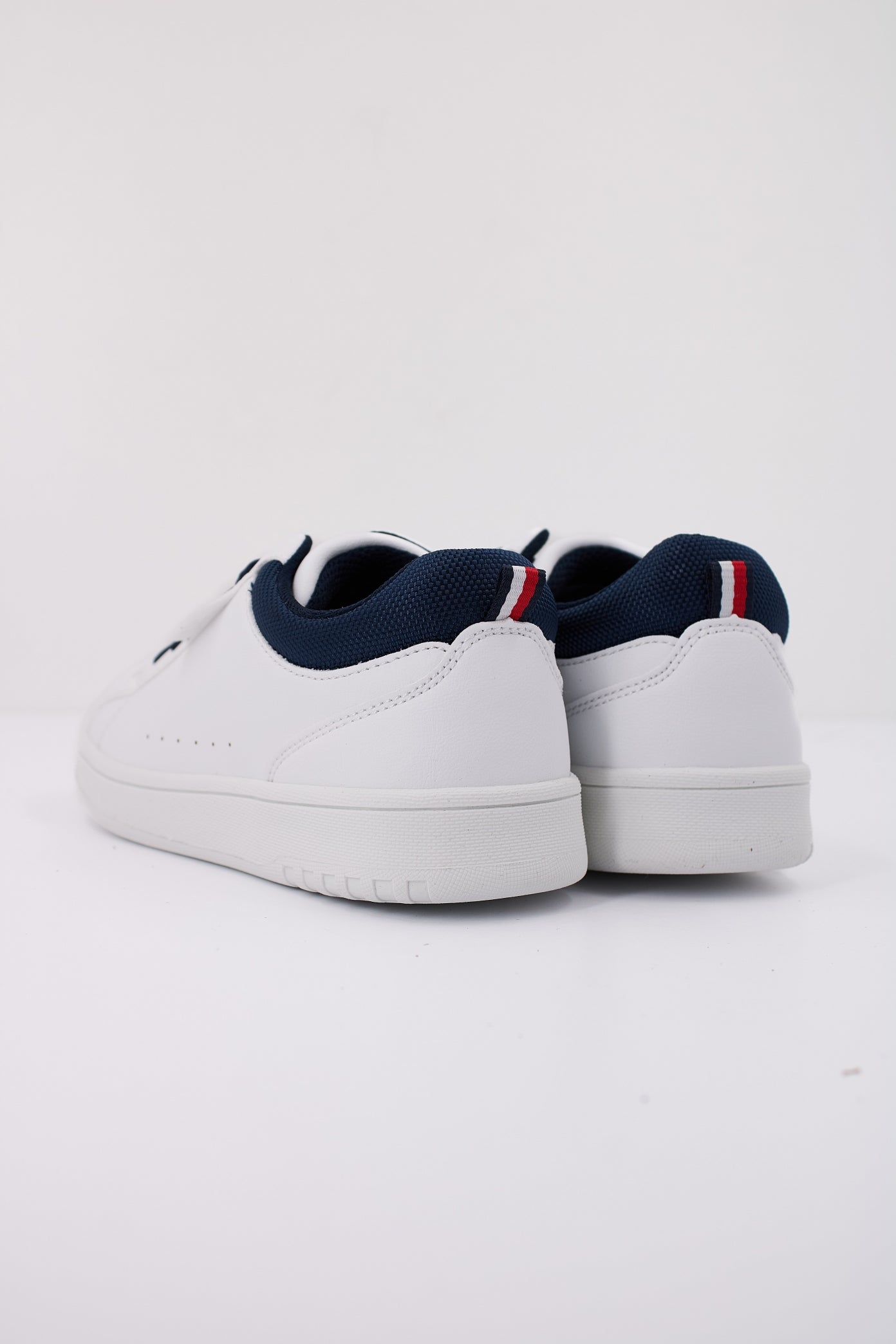 TOMMY HILFIGER LOW CUT LACE-UP en color BLANCO (4)