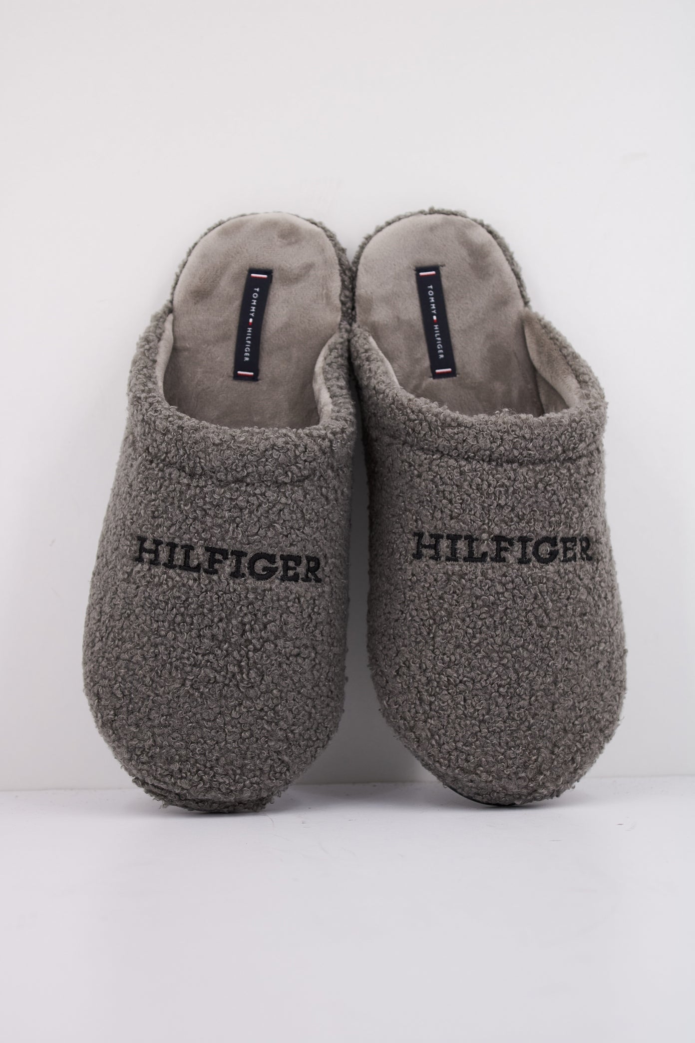 TOMMY HILFIGER FMFM en color GRIS (3)