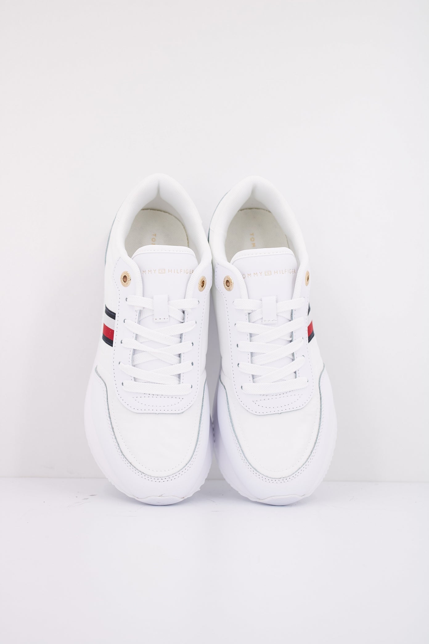 TOMMY HILFIGER ESSENTIAL RUNNER GLOBAL en color BLANCO (3)