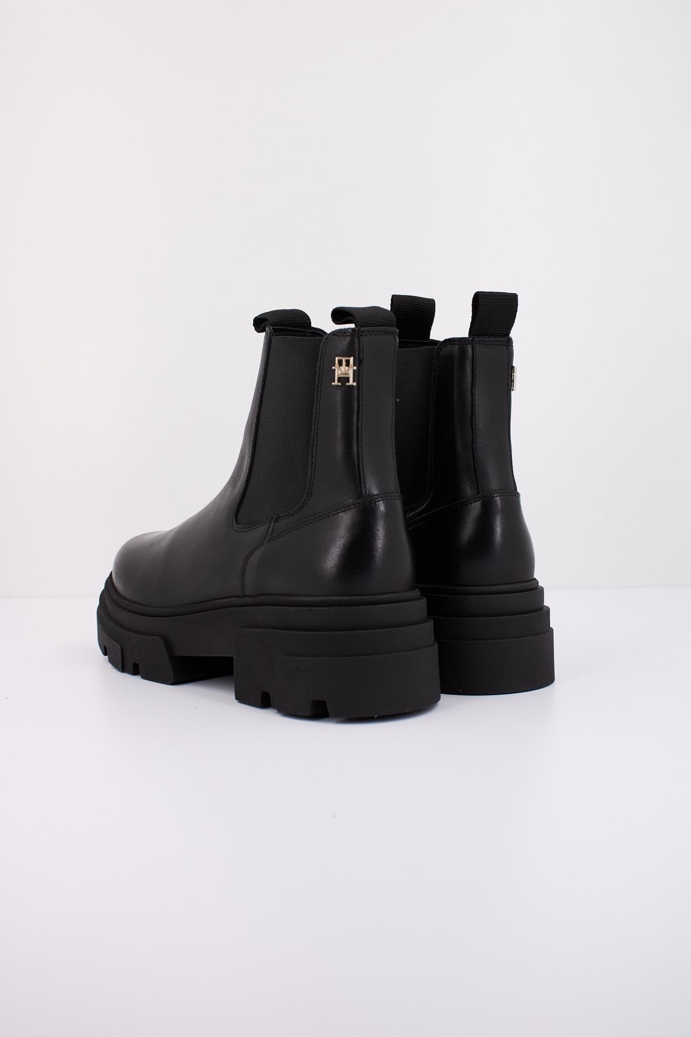 TOMMY HILFIGER COMBAT LEATHER LOW CHELS en color NEGRO (4)