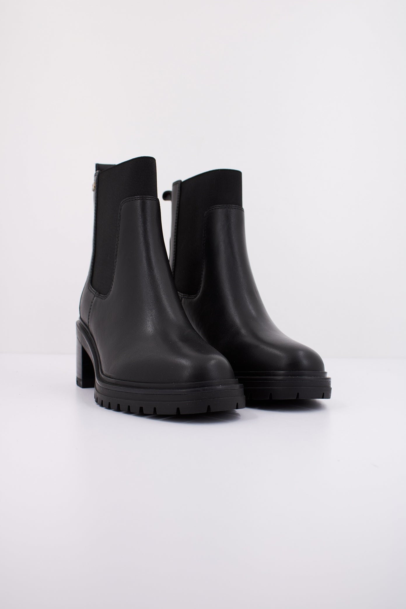 TOMMY HILFIGER FLAG MID HEEL LEATHER CH en color NEGRO (2)