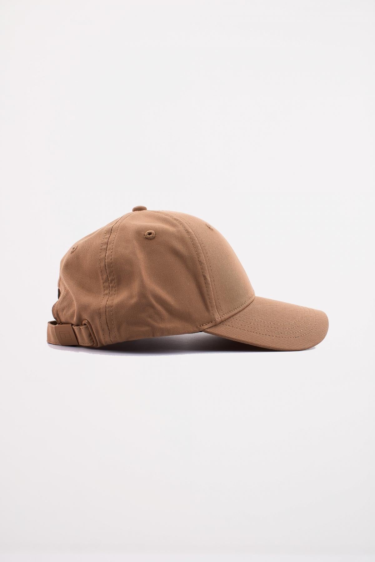 TOMMY HILFIGER ESSENTIAL FLAG CAP en color MARRON CLARO (2)