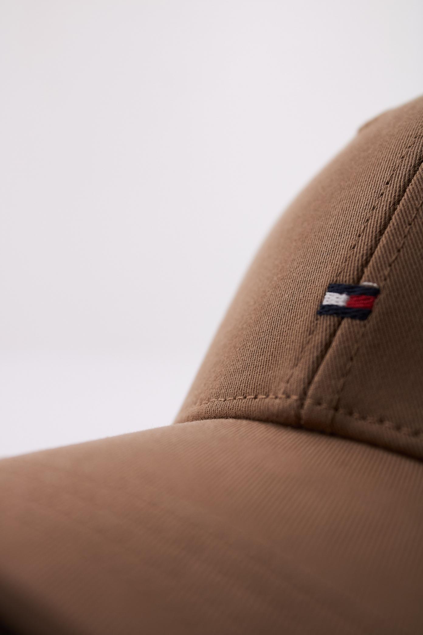 TOMMY HILFIGER ESSENTIAL FLAG CAP en color MARRON CLARO (4)