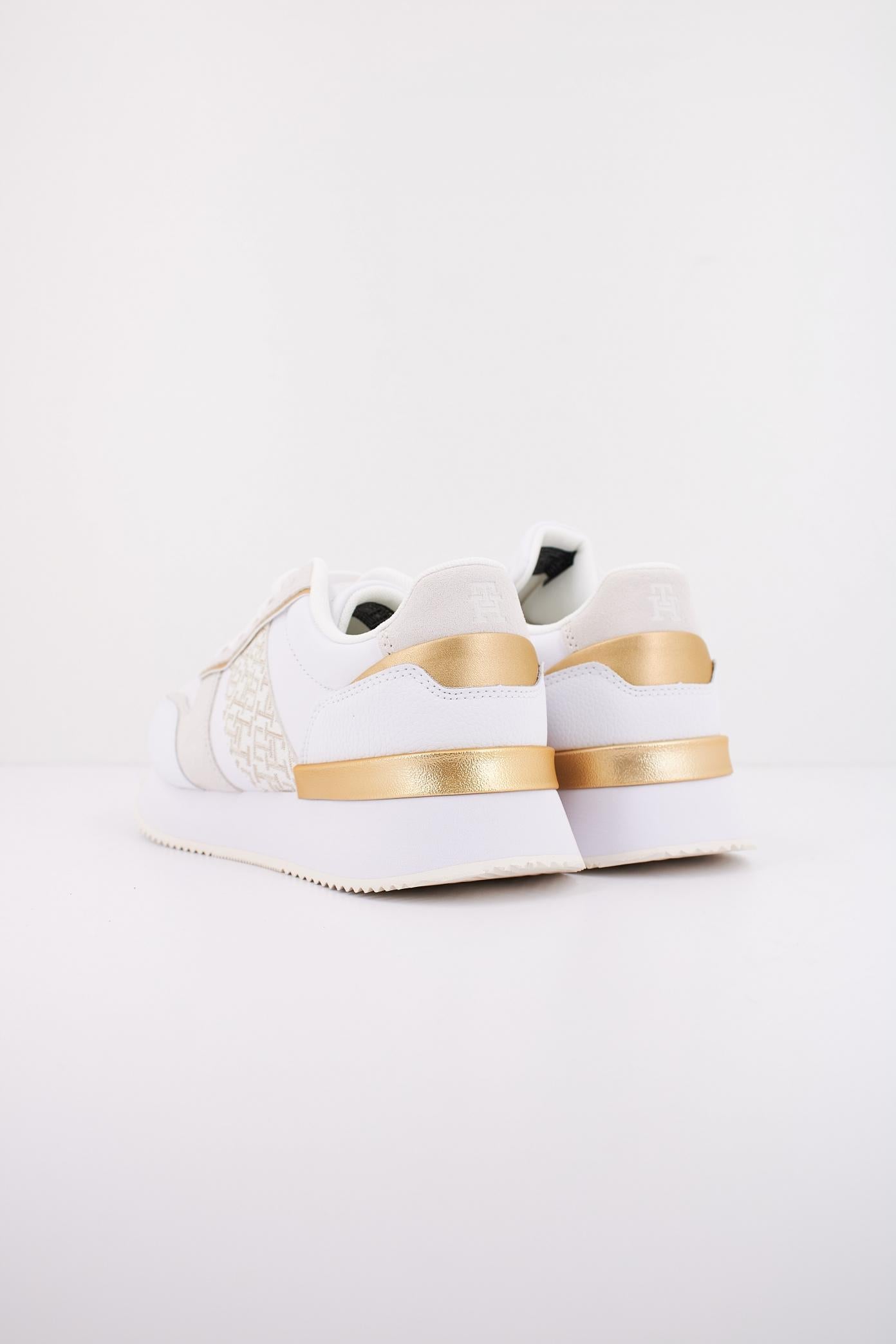 TOMMY HILFIGER LUX MONOGRAM RUNNER en color BLANCO (4)