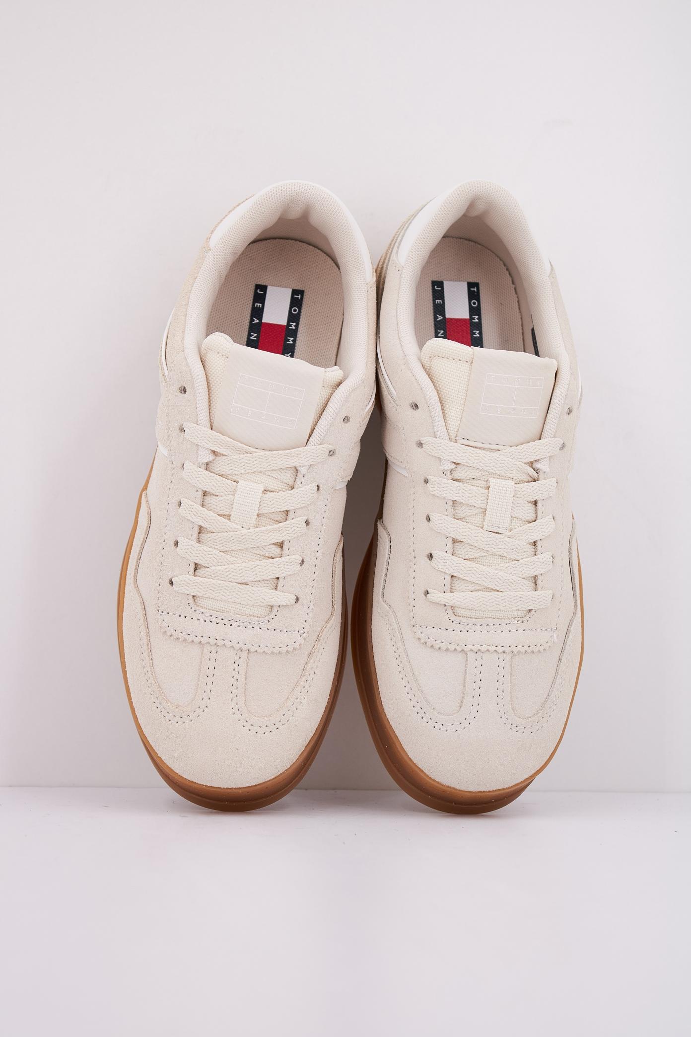 TOMMY HILFIGER THE GREENWICH SUEDE en color BLANCO (3)