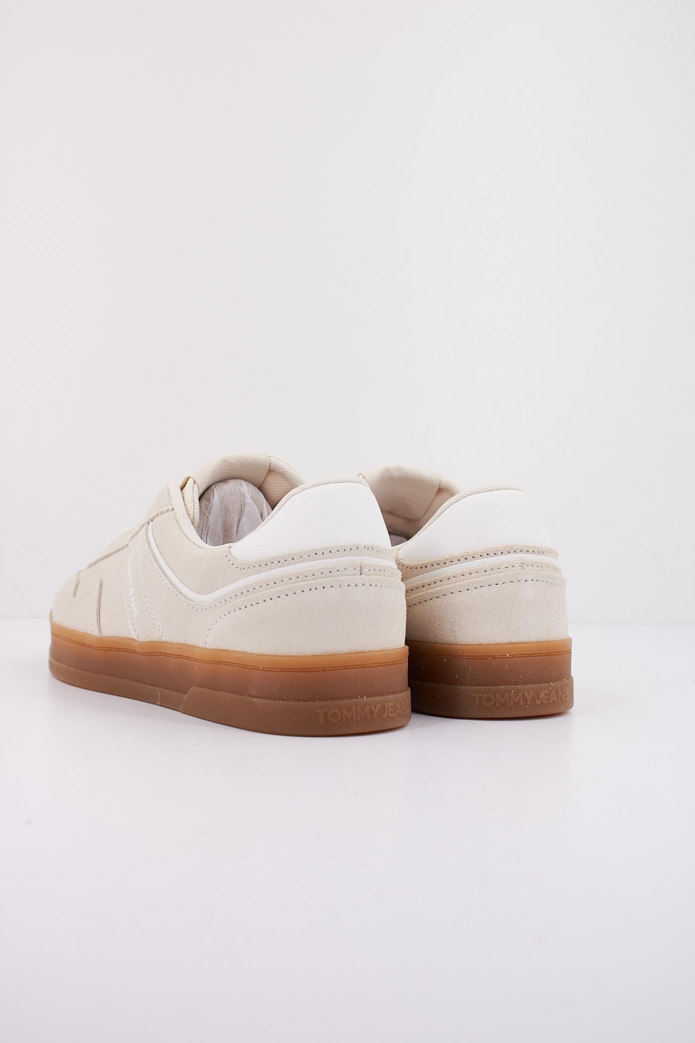 TOMMY HILFIGER THE GREENWICH SUEDE en color BLANCO (4)