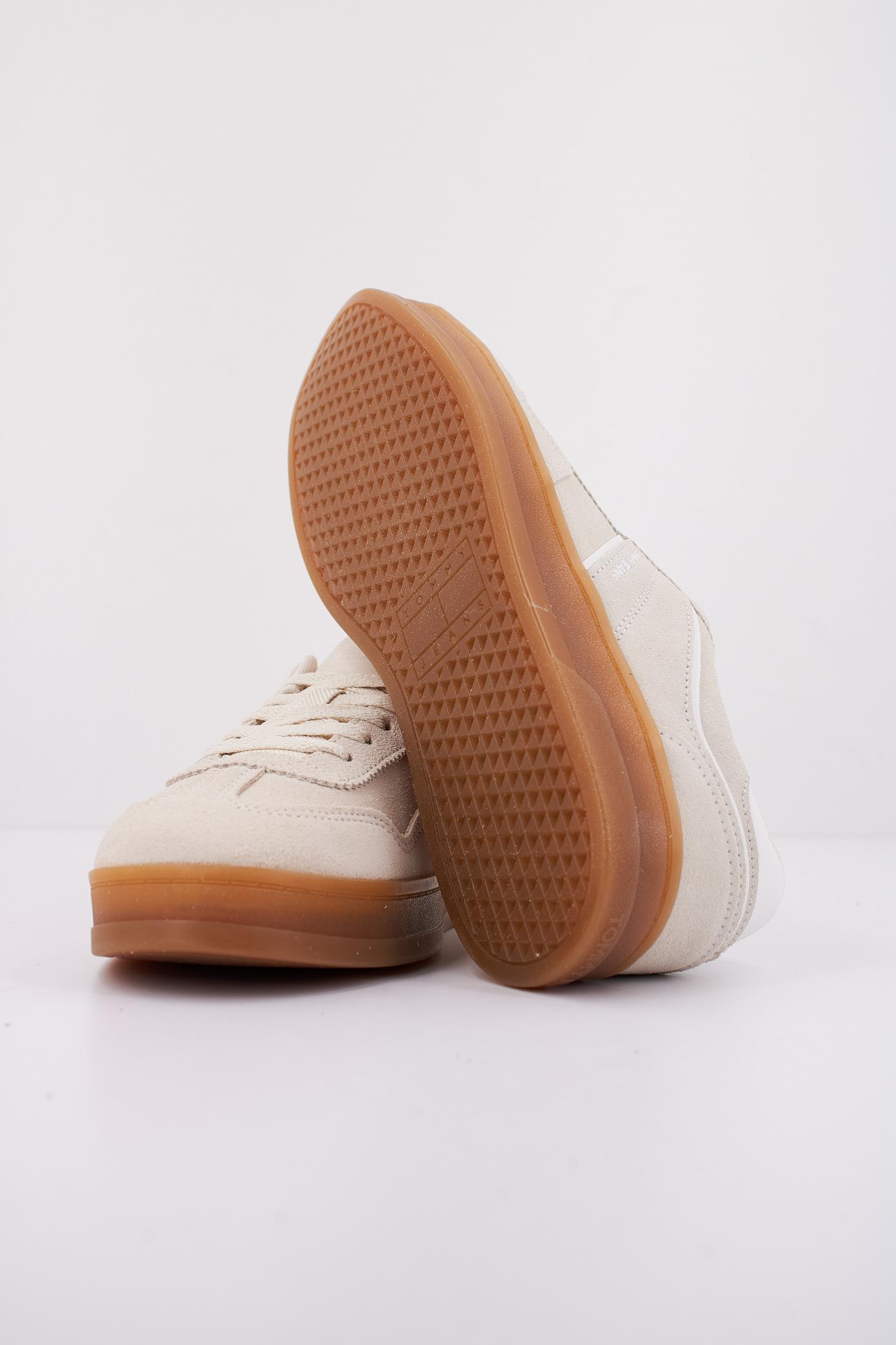 TOMMY HILFIGER THE GREENWICH SUEDE en color BLANCO (5)