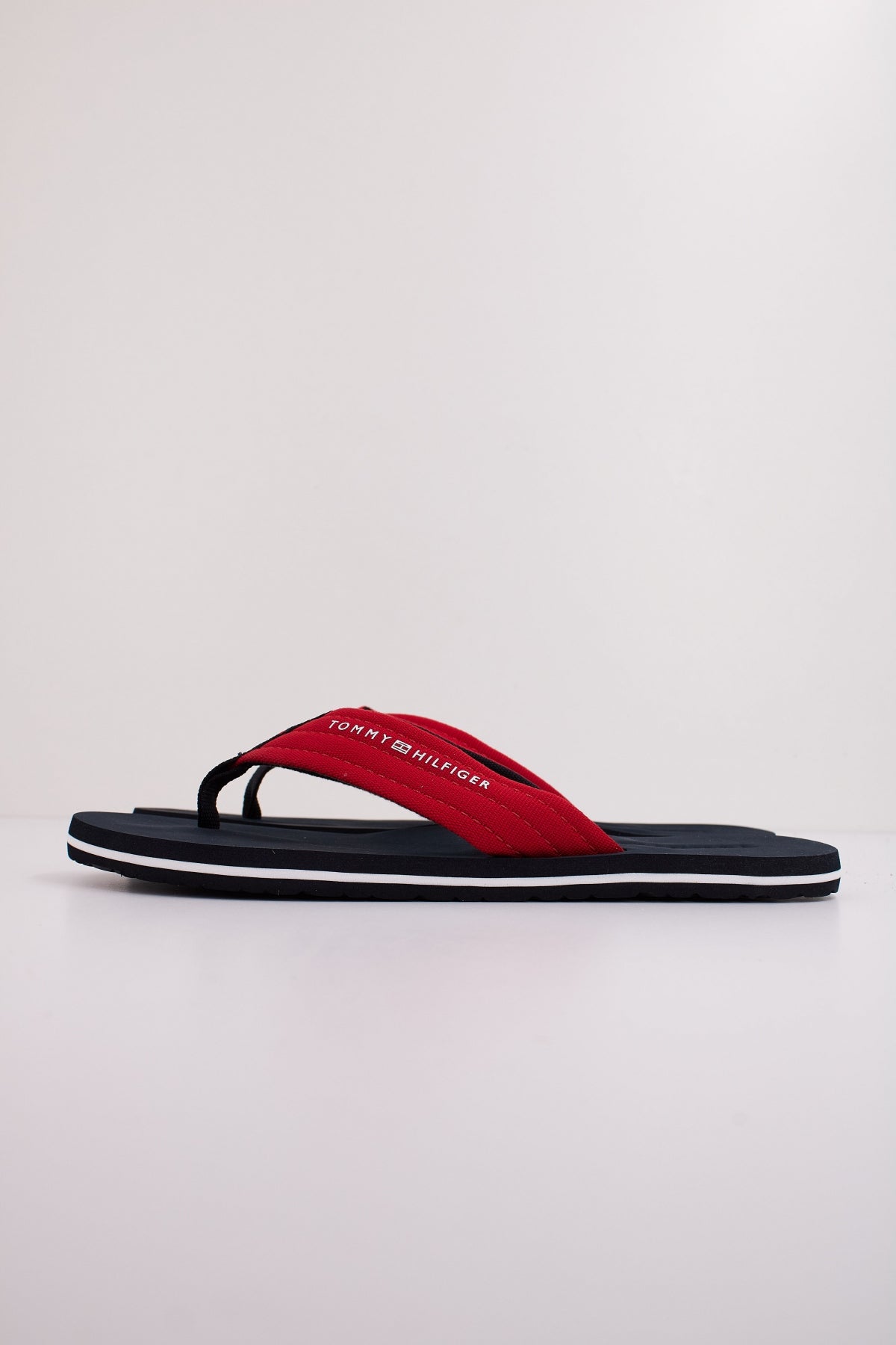 TOMMY HILFIGER HILFIGER NYC BEACH SANDAL en color ROJO (1)