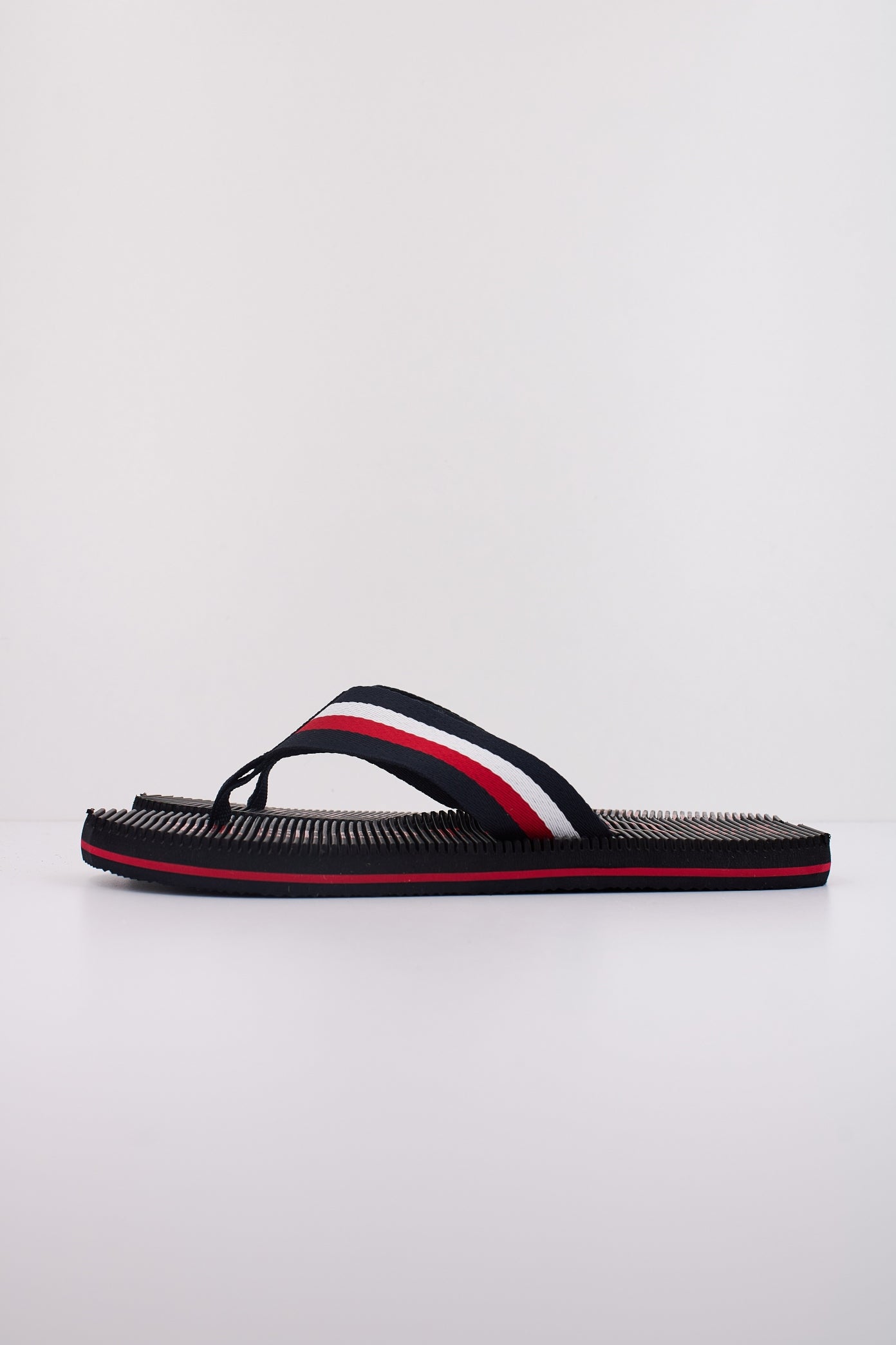 TOMMY HILFIGER FMFM en color NEGRO (1)