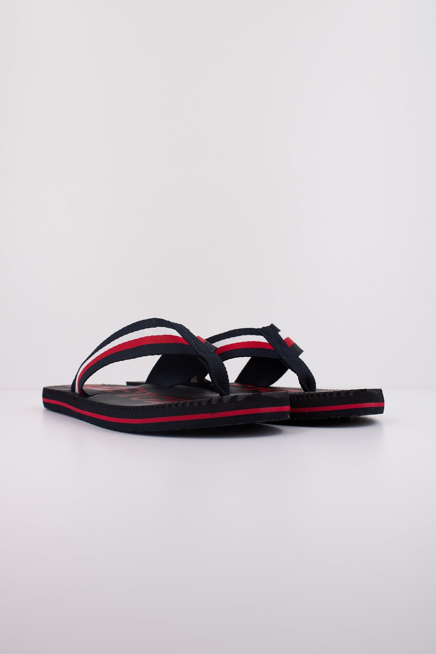 TOMMY HILFIGER FMFM en color NEGRO (2)