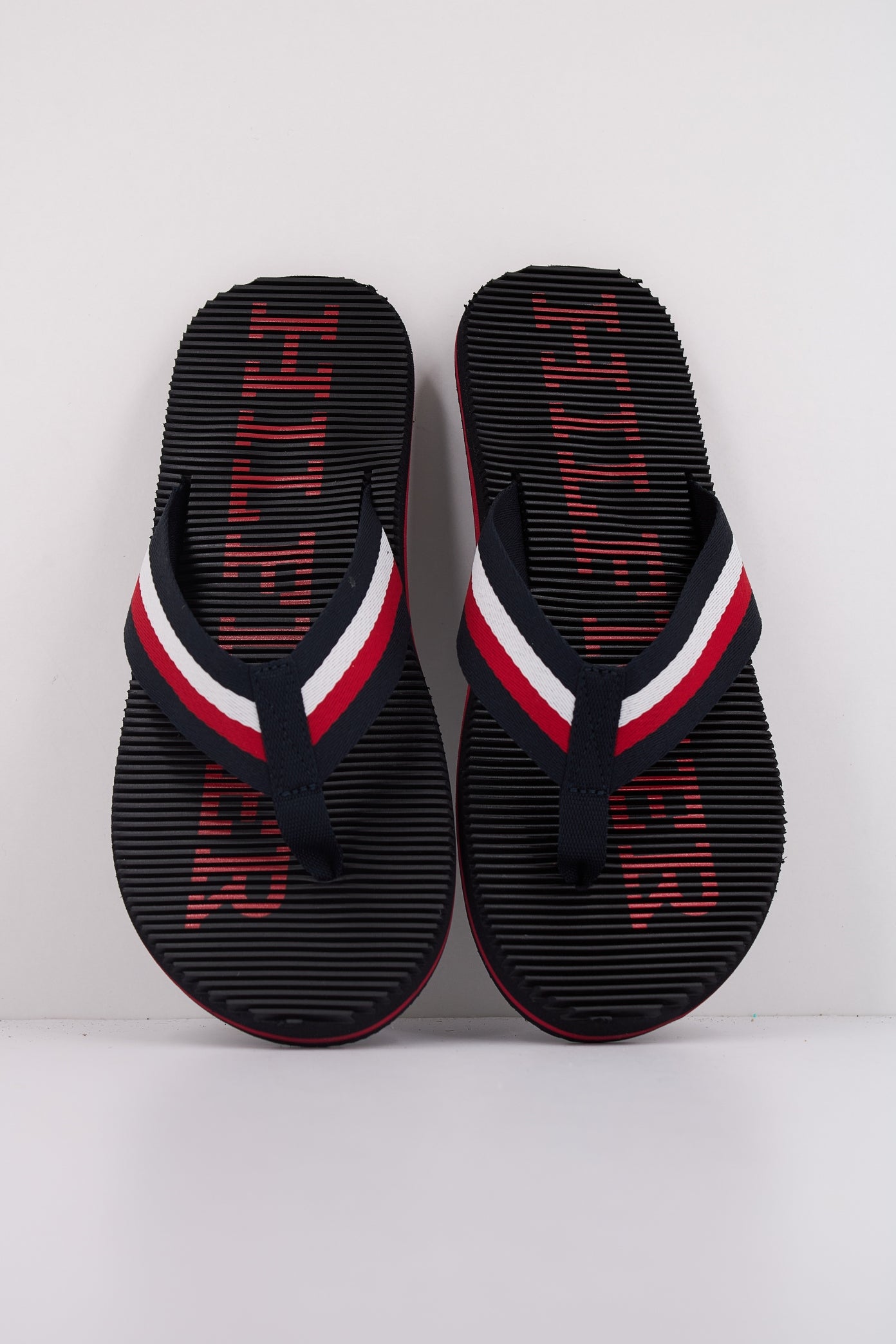 TOMMY HILFIGER FMFM en color NEGRO (3)
