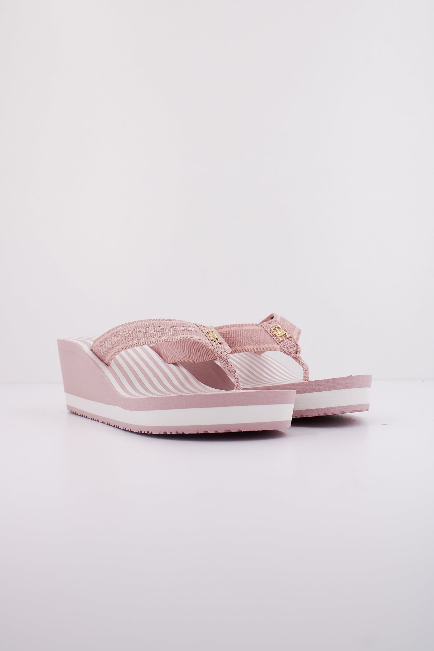 TOMMY HILFIGER STRIPIES WEDGE BEACH SAN en color ROSA (2)