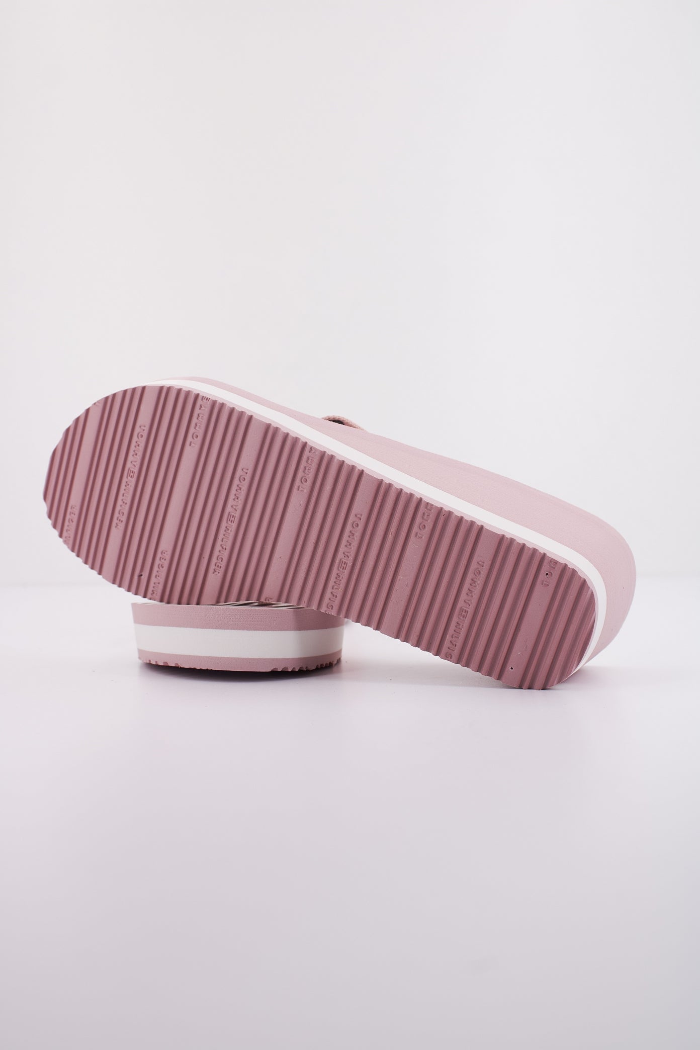 TOMMY HILFIGER STRIPIES WEDGE BEACH SAN en color ROSA (5)