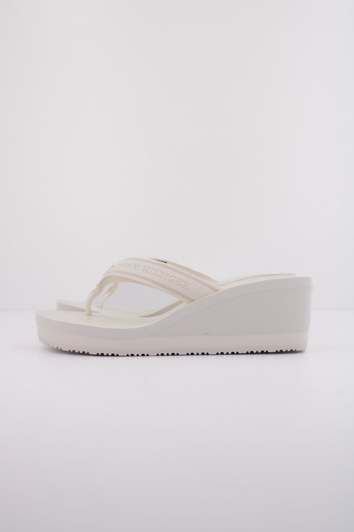 TOMMY HILFIGER STRIPIES WEDGE BEACH SAN en color BLANCO (1)