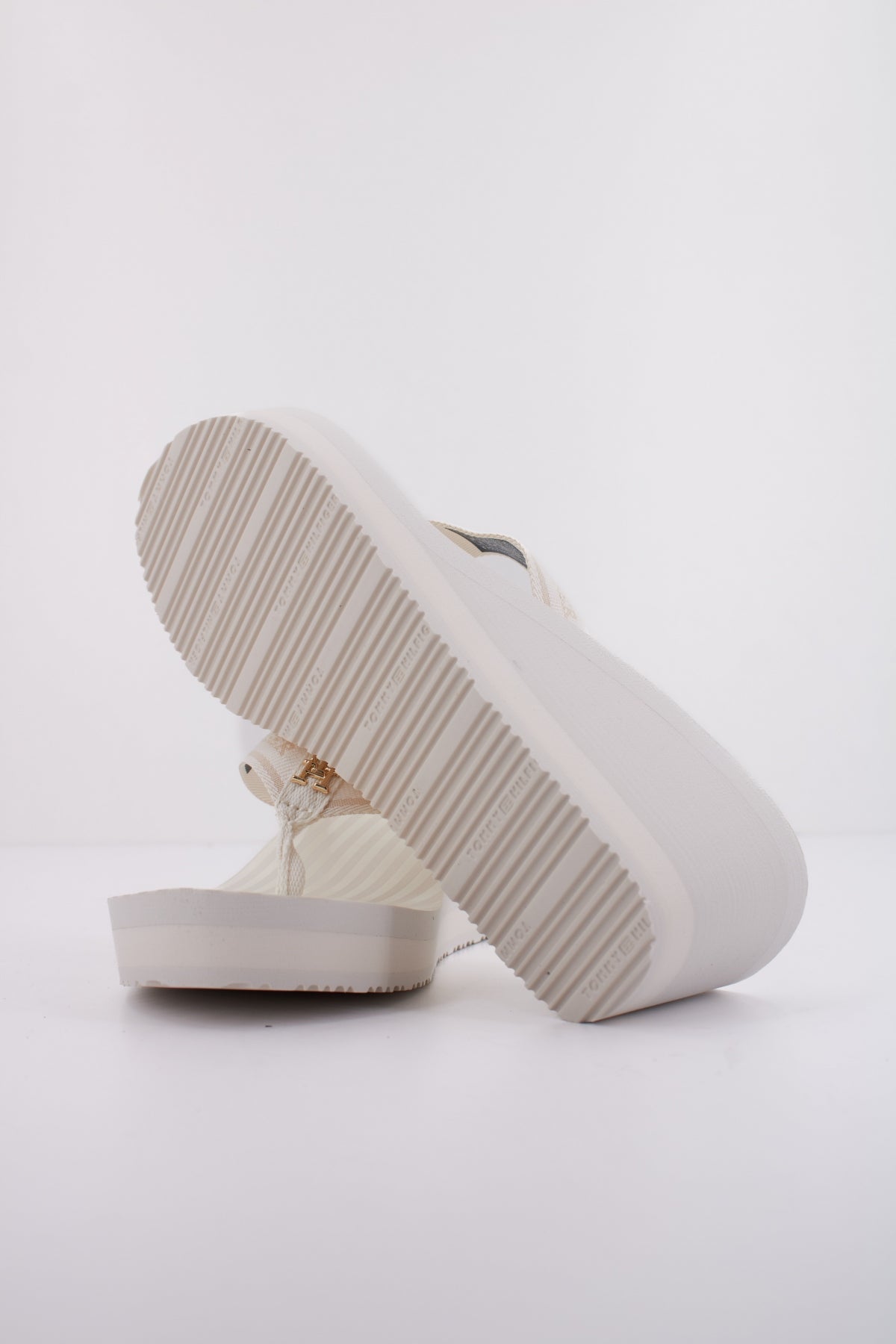 TOMMY HILFIGER STRIPIES WEDGE BEACH SAN en color BLANCO (5)