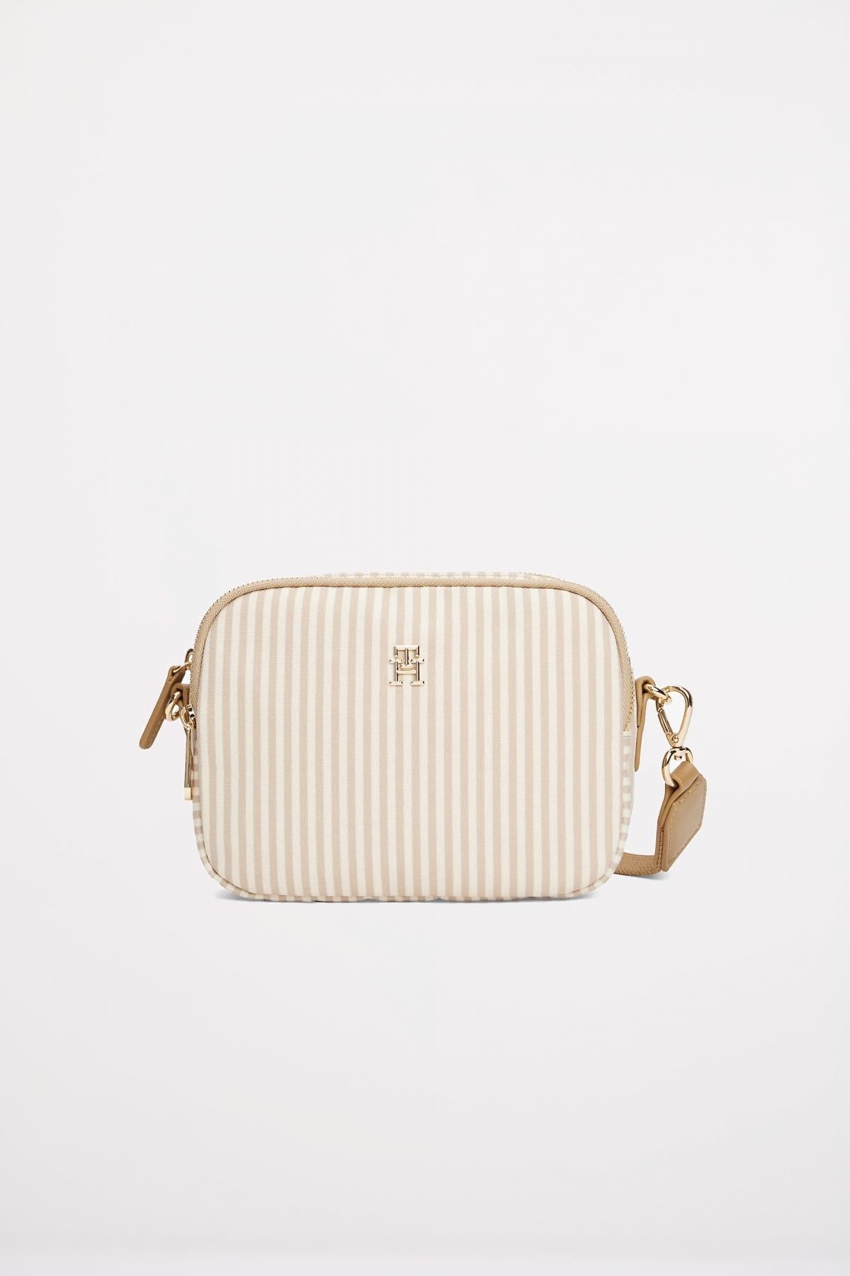 TOMMY HILFIGER POPPY SUMMER CAMERA BAG en color MARRON CLARO (1)
