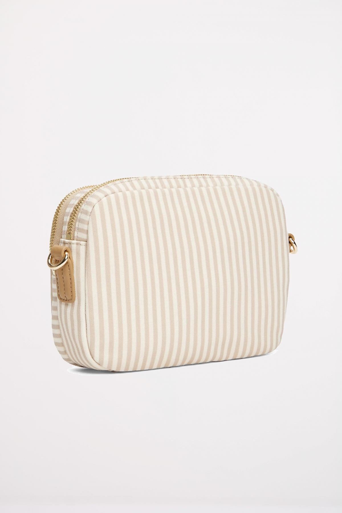 TOMMY HILFIGER POPPY SUMMER CAMERA BAG en color MARRON CLARO (2)