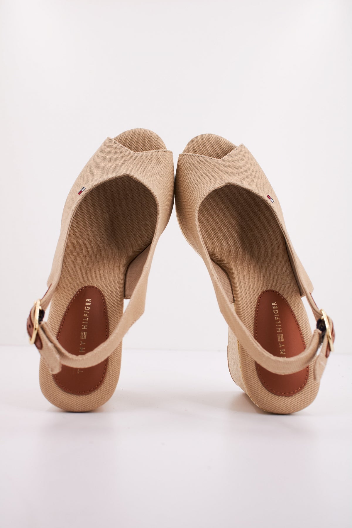 TOMMY HILFIGER FLAG HIGH WEDGE ESPAD en color BEIS (3)