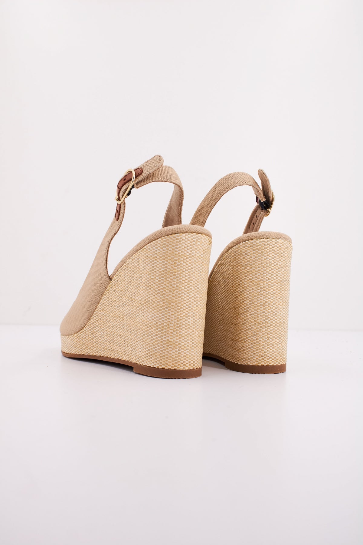 TOMMY HILFIGER FLAG HIGH WEDGE ESPAD en color BEIS (4)
