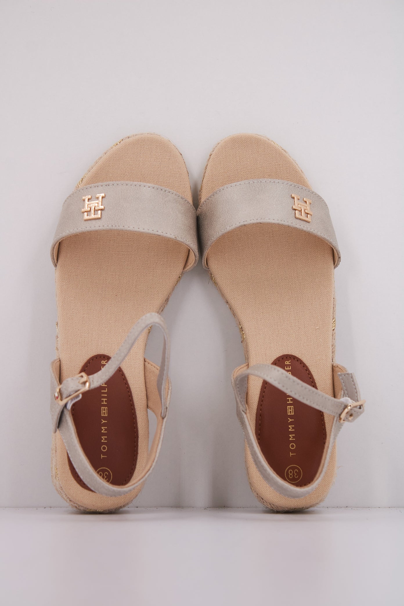 TOMMY HILFIGER TA en color BRONCE (3)