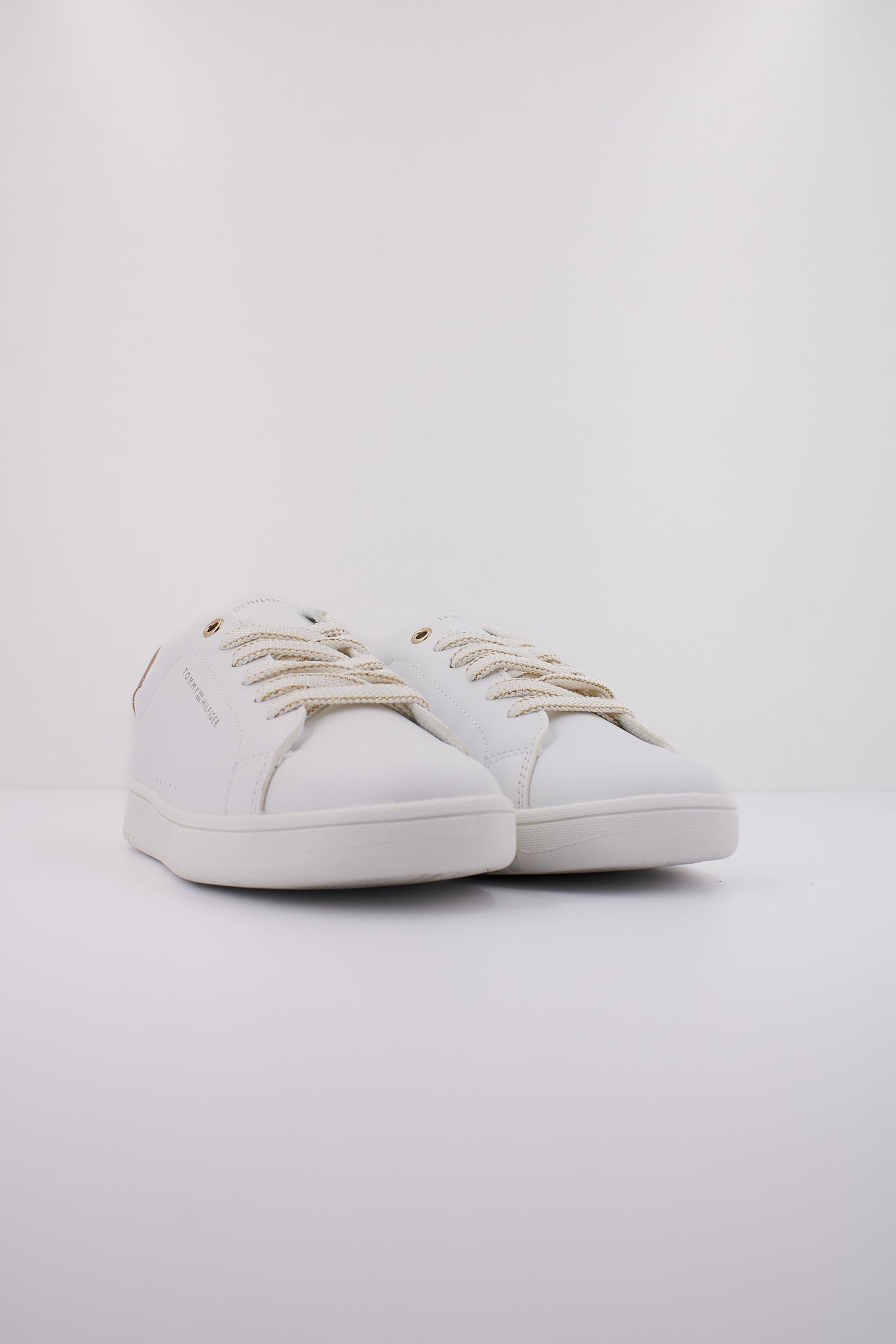 TOMMY HILFIGER TA en color BLANCO (2)