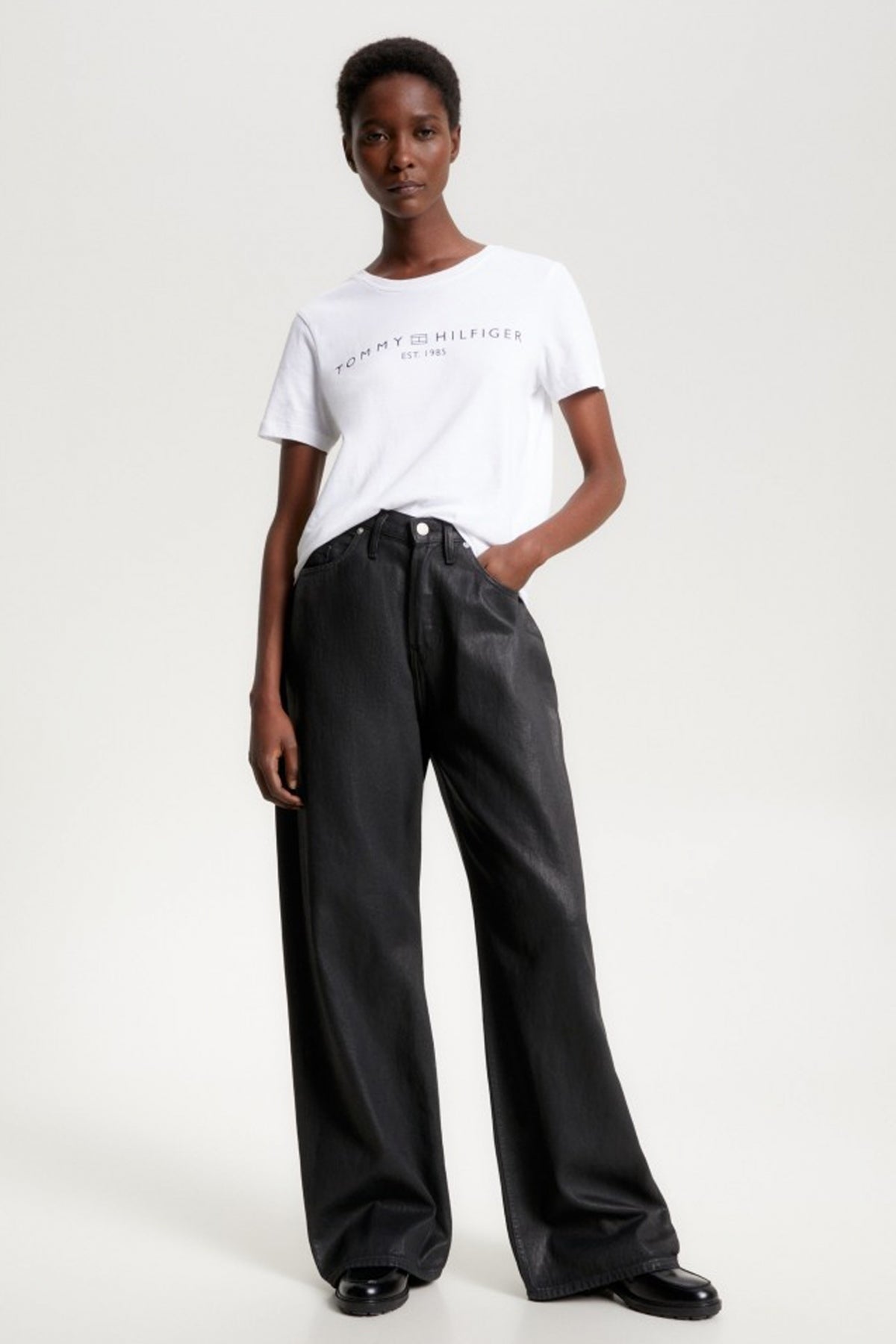 TOMMY HILFIGER REG CORP LOGO C-NK SS en color BLANCO (4)